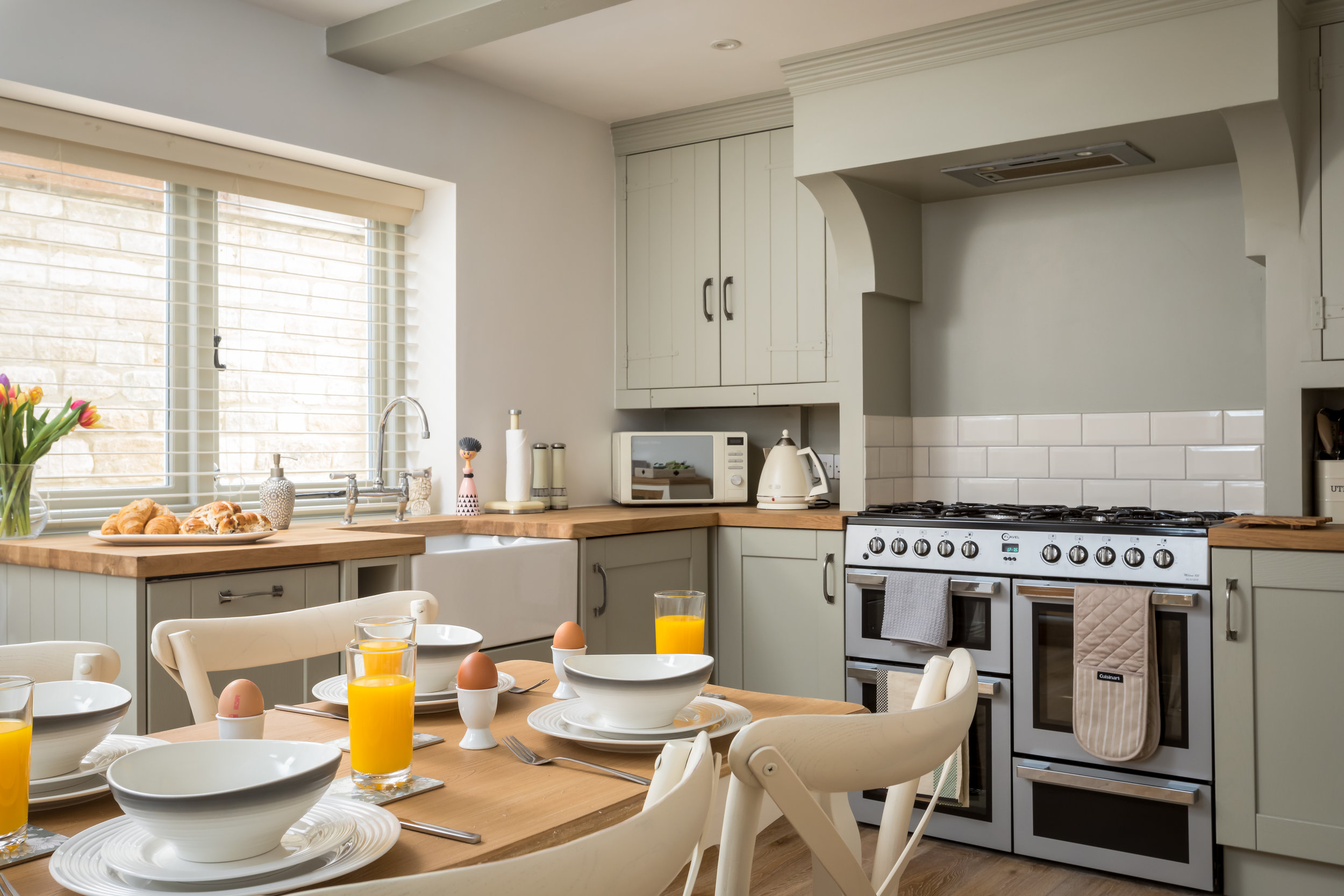 24 - The Bolt Hole - GL54 5HU - Full.jpg