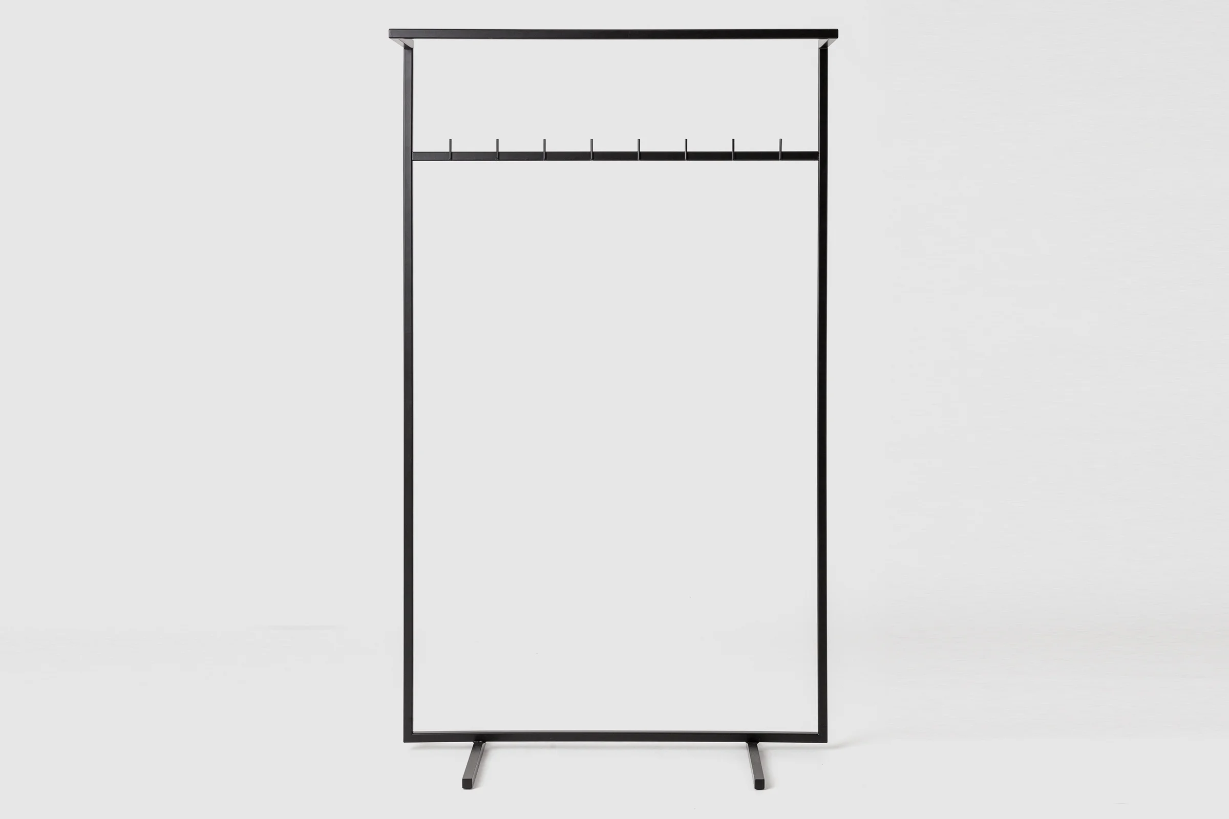 mllmtr_shop image 01_L2-900 BLACK_standing clothes rack_front_GREY BACKGROUND.jpg