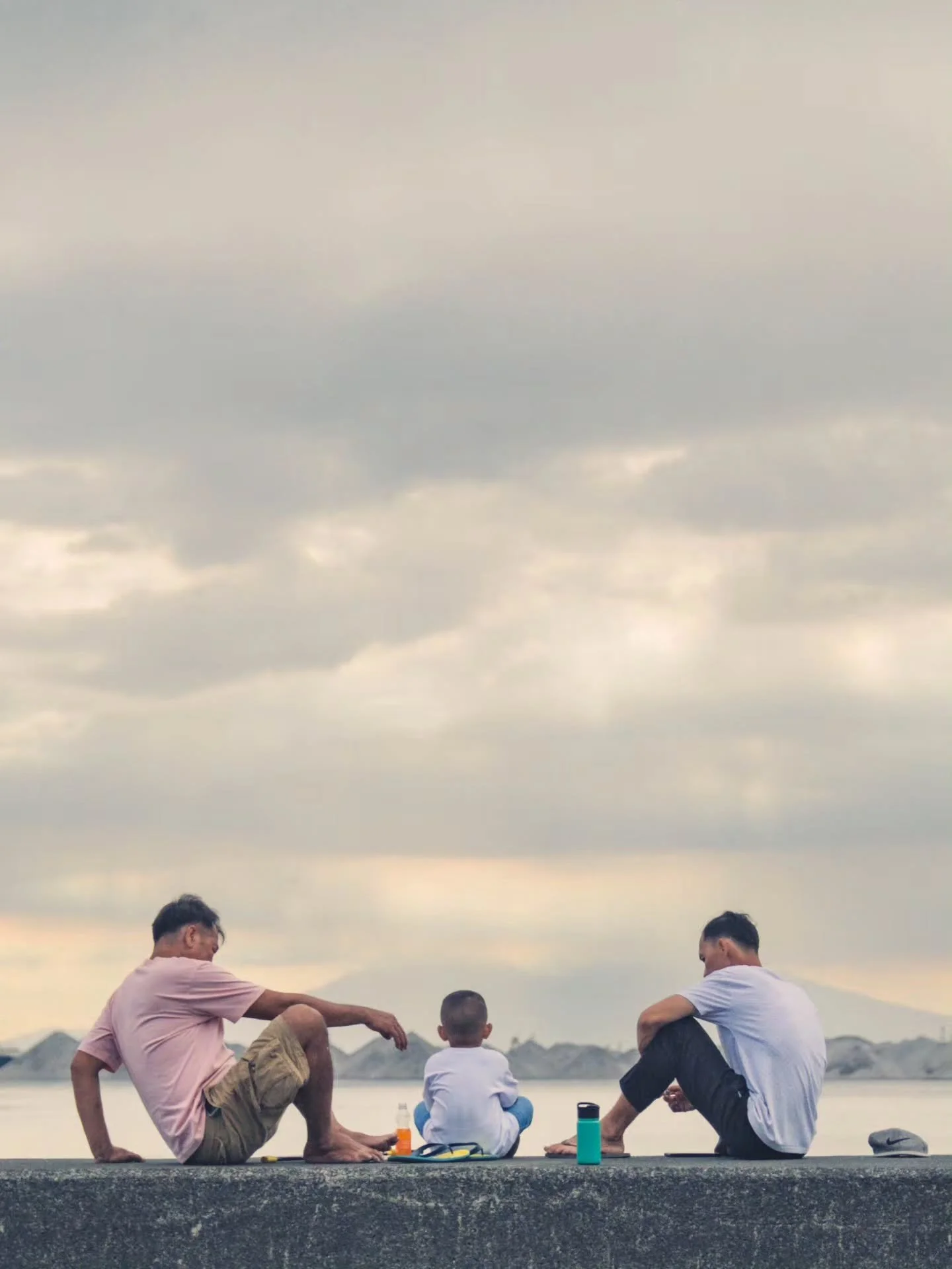 Kailangan ko'ng huminto
pero parang
'di ko kaya
hindi madali
pero parang
'di ko kaya
hindi ko kaya

Di Madali
📍Manila Bay
━━━━━━
📸 @fujifilm_ca
fujifilmxt4 fujifilm1655
━━━━━━

#fujifilm_xseries #documentaryphotography #candidmoments #lifeasitis #i