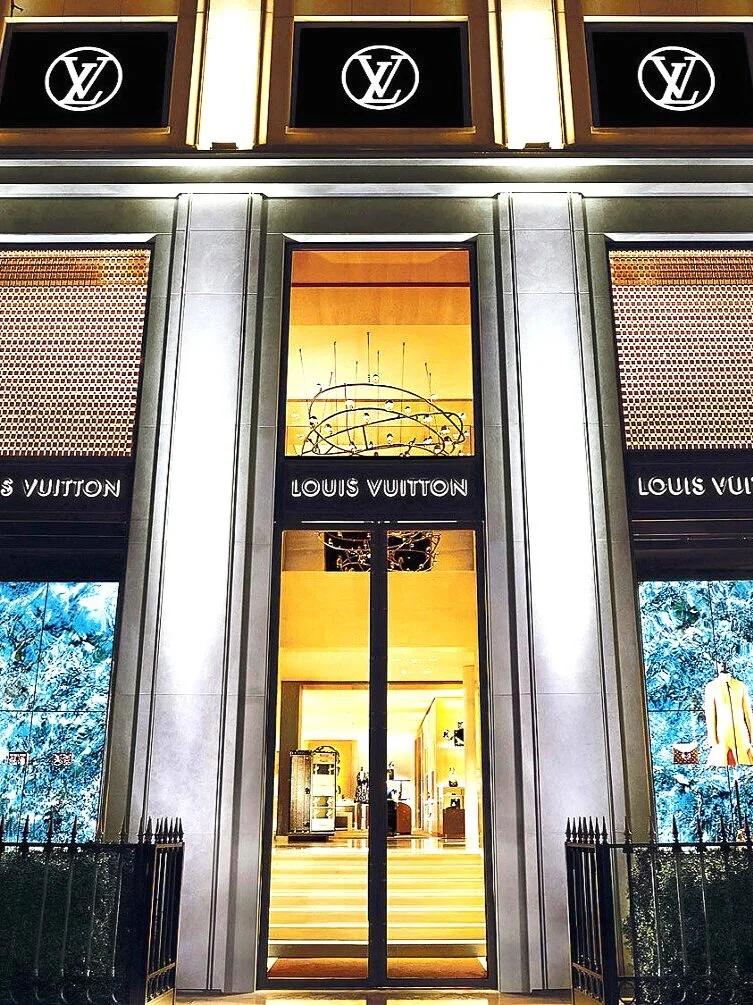 Angelina Jolie behind the scenes Siem Rep  for Louis Vuitton