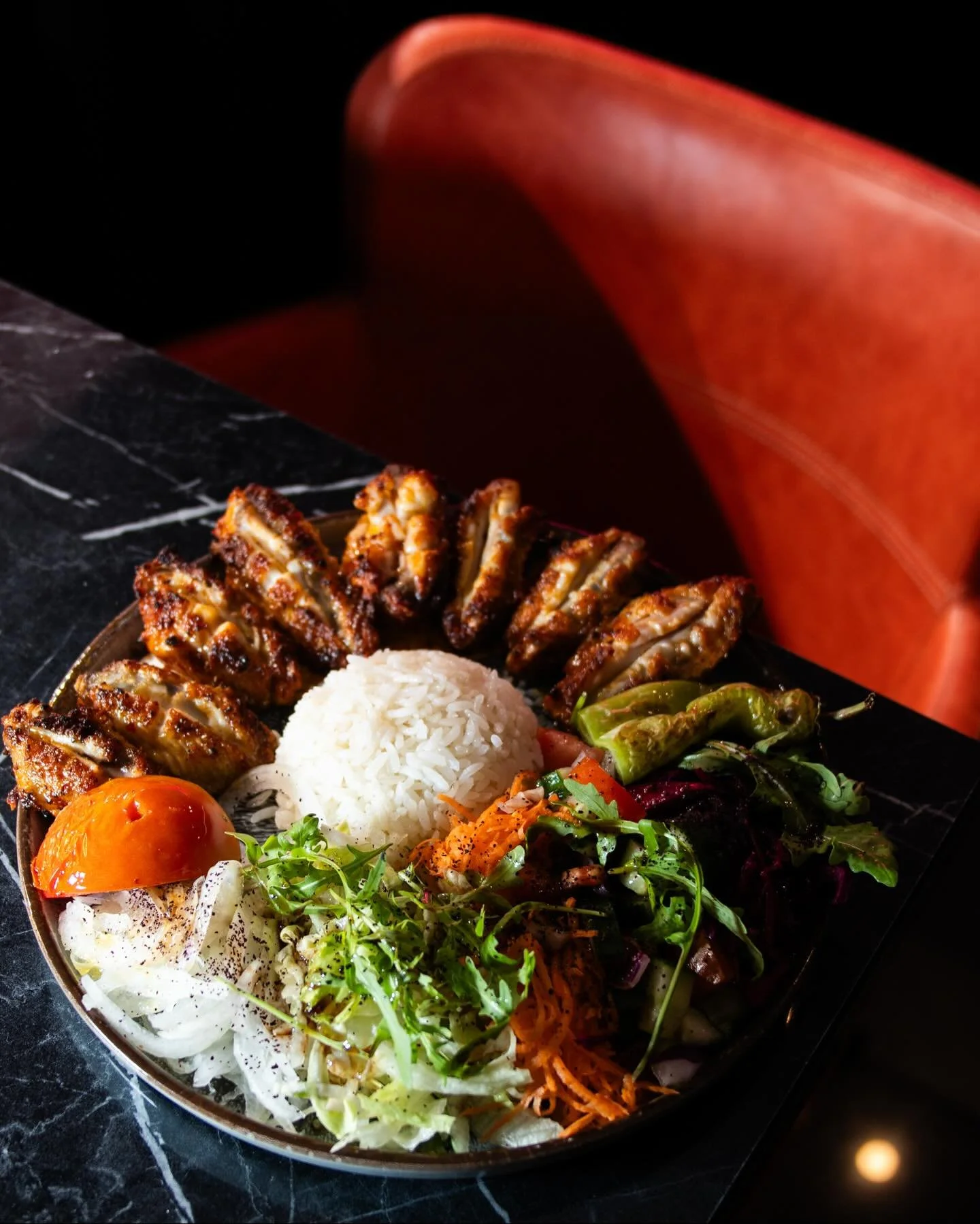 Did someone say Wings 🍗 Feast your eyes on this incredible spread 🤤 Available 7 days a week at The Munch to have in or takeout ☺️

#themunch #shoreditch #takeaway #londoneats