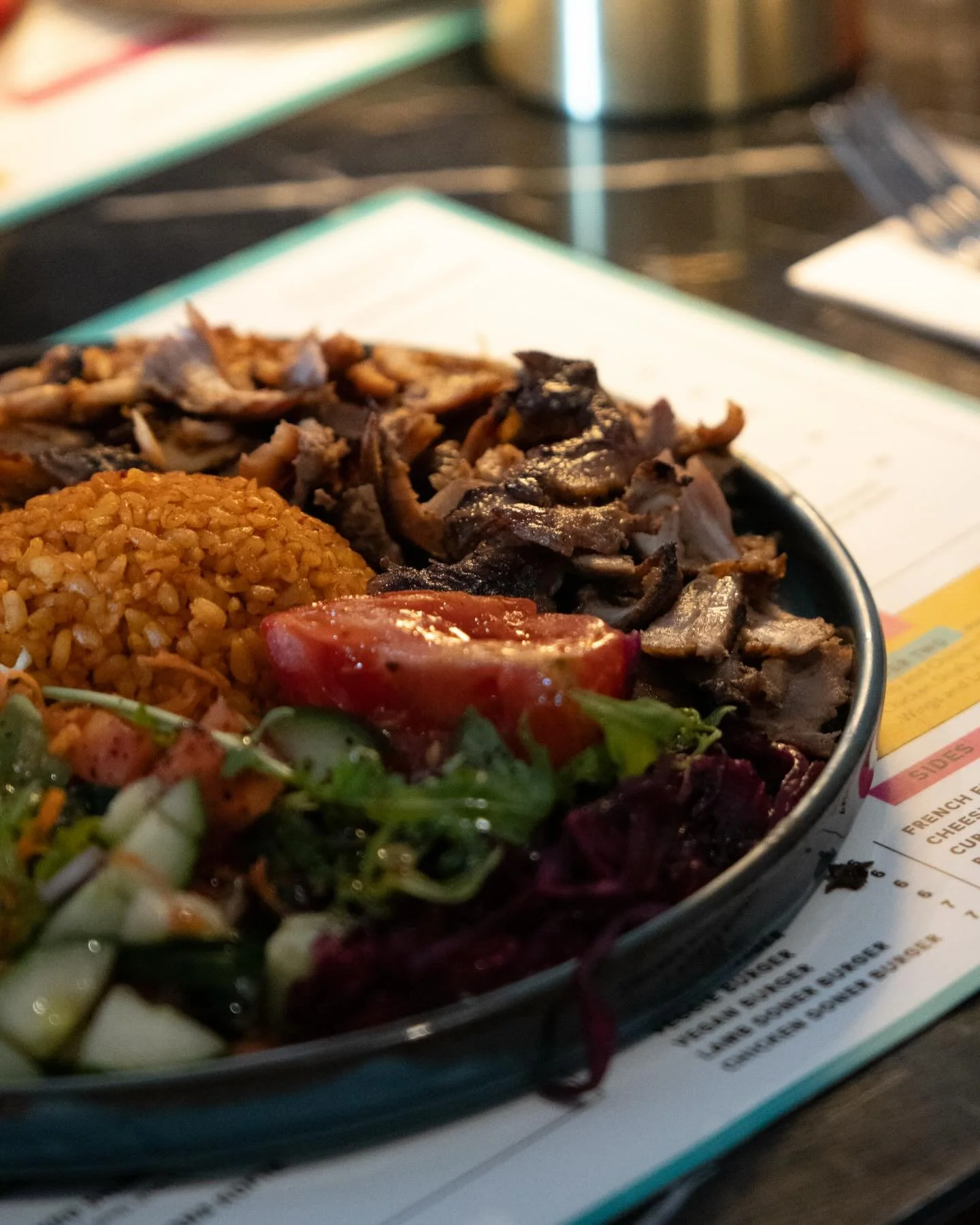 Warm bread 😍 Fresh Kebab 🤤 and a selection of starters that will have you struggling to pick from 🙂&zwj;↕️Cosy up at The Munch - comfort food that keeps you out of the rain ☔️