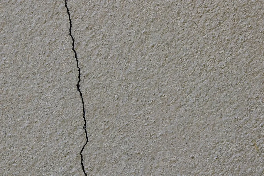 Can Hot Weather Affect Decorative Plaster Features?