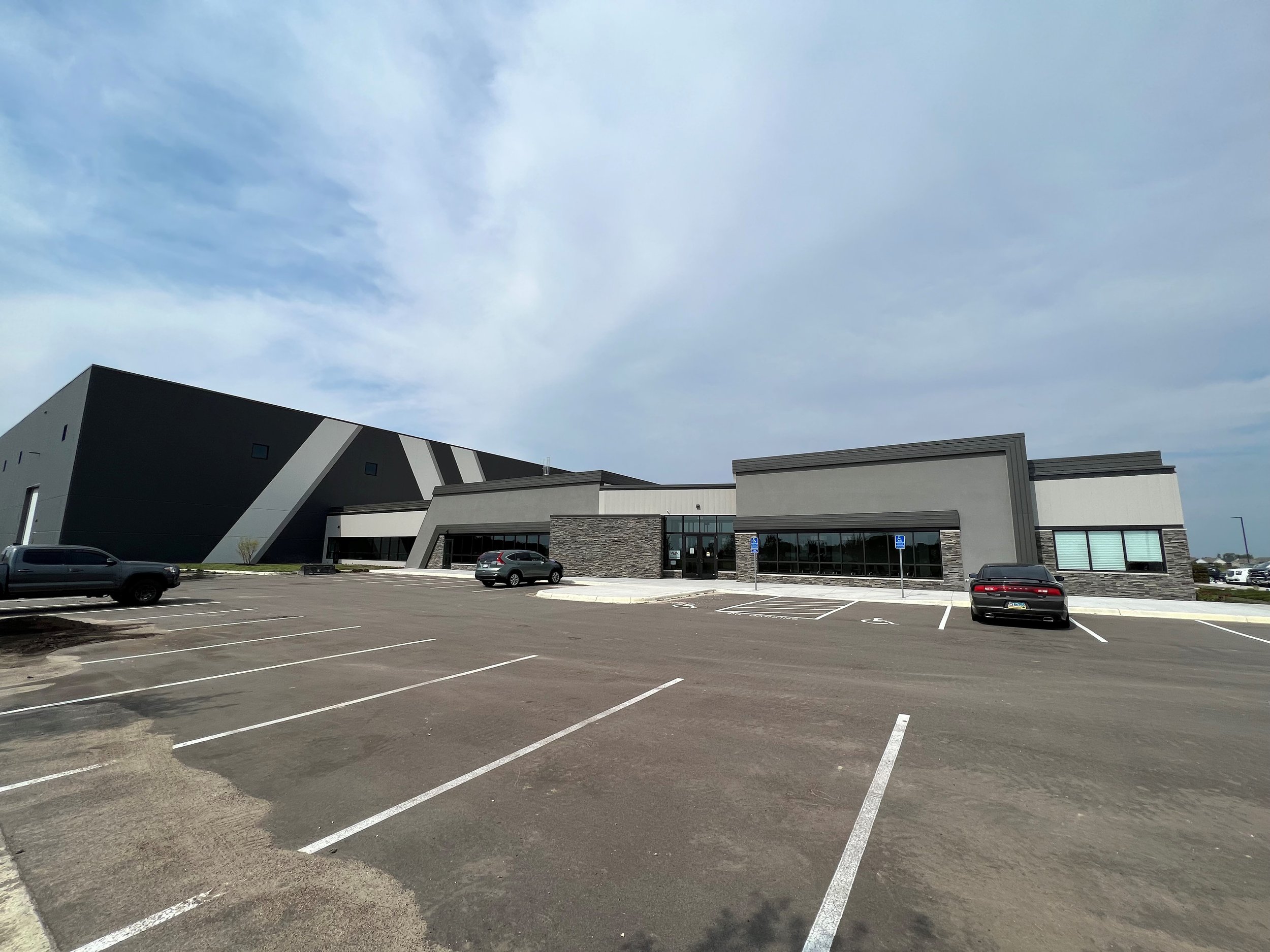 Office portion and parking of AVA Modular Factory in Albertville in MN