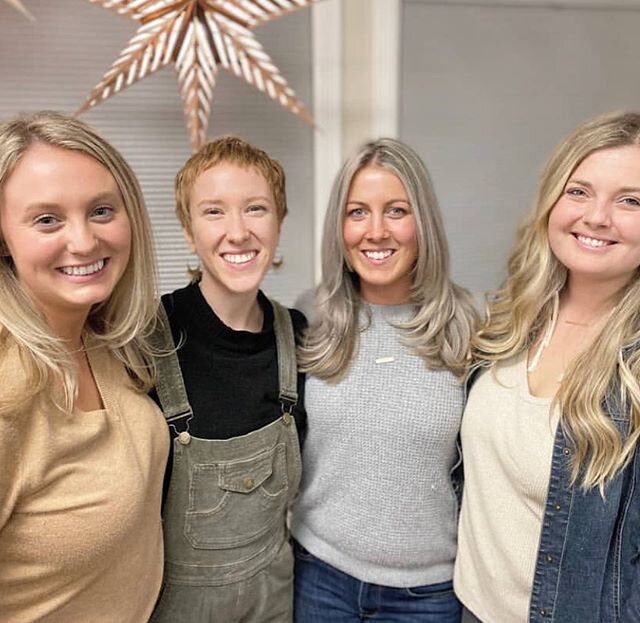 FRIDAY FEATURE

Today&rsquo;s featured vendor is @islandrootssalon owned by Chelsea Foussard. Chelsea and her colleague Maddie are super easy and fun to work with. They both do a beautiful job interpreting the inspiration photos provided by my client