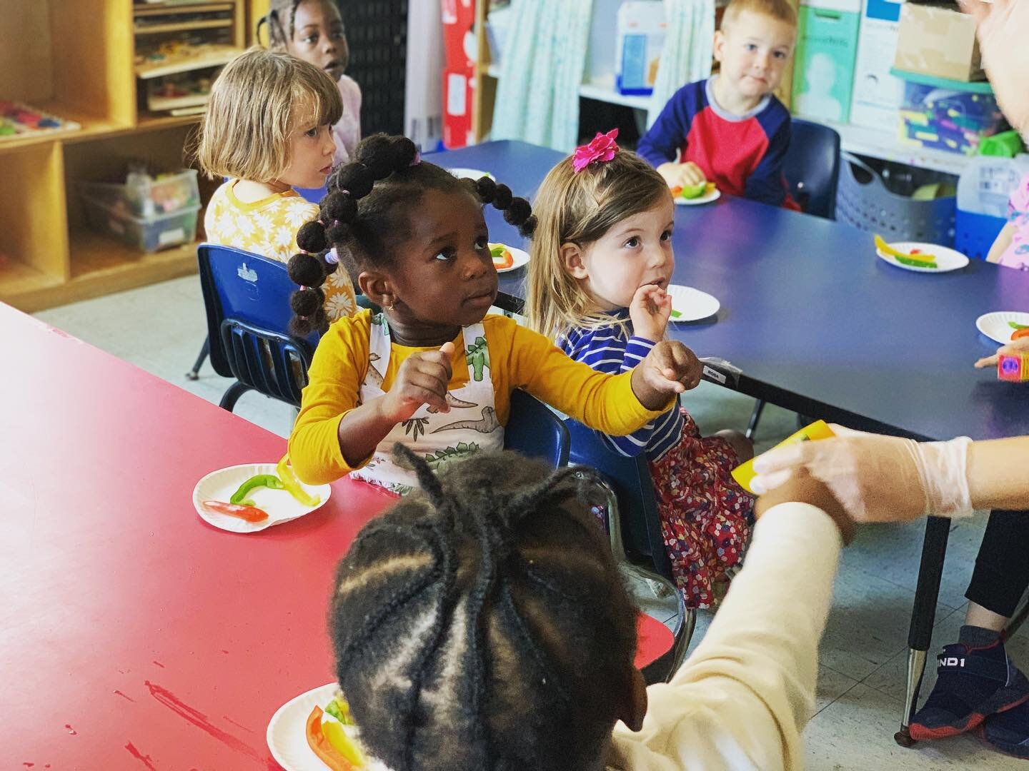 We got more partners in the building! 

Jane from #SnapEd visited us for their #EatWellPlayHard in child care settings program. A 6 week program of stories, snacks and physical activity. Starting healthy behaviors early and promoting food exploration