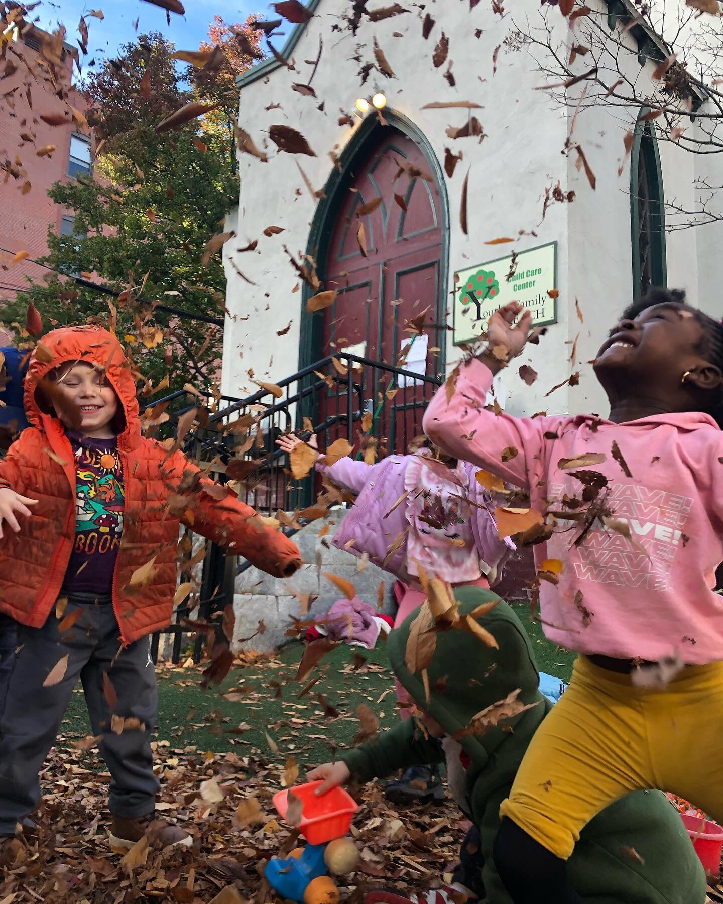 Jumping into the weekend like&hellip;.! 

Even in the middle of downtown, nature makes the best fun 🍁 

#playislearning #outdoorlearning #playisessential #preklife #yfoprek #yfoutreachme #yfoportlandme #earlychildhoodeducation