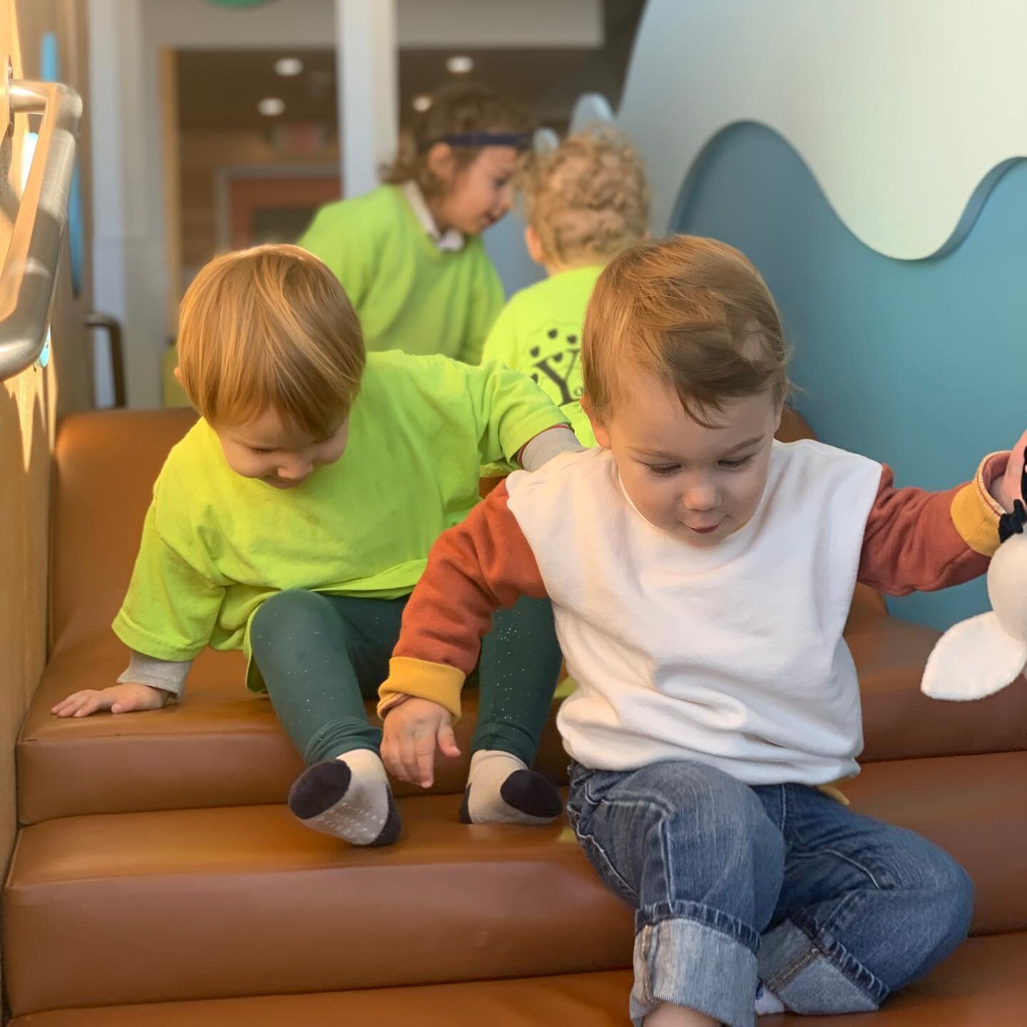 Rockstar toddler educators and parent volunteers took the #yfotoddlers to the children&rsquo;s museum 🪁 🎉 

Everyone boarded the metro and enjoyed the ride through our busy downtown. 

An exciting neighborhood adventure like this builds an importan