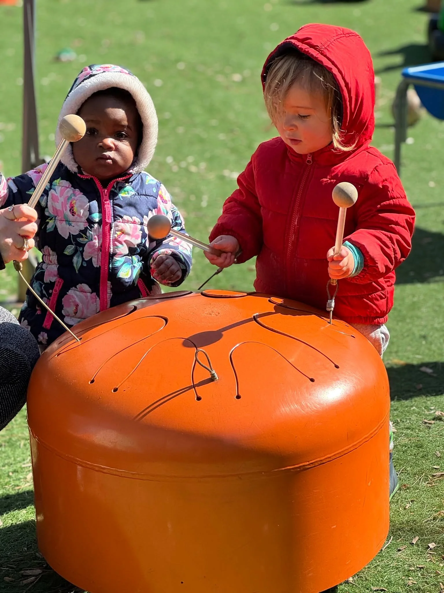 More sunshine + more outside time = happy kids ☀️
This week&rsquo;s program highlights include music making, playground adventures, building, balancing, and lots of fresh air and friendship. We&rsquo;re so excited for spring and all the outdoor learn