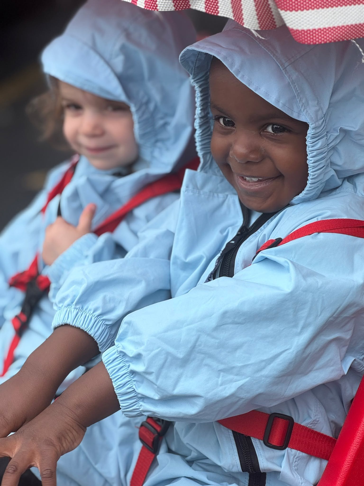 Rain or shine, we go outside 🌧️💙
Our toddlers embraced the drizzle &mdash;bundled up, buckled in, and full of smiles. Outdoor time is always worth it.

#Toddlers #EarlyChildhood #OutdoorLearning #RainyDayFun #ChildcareLife #FreshAirEveryday #Little