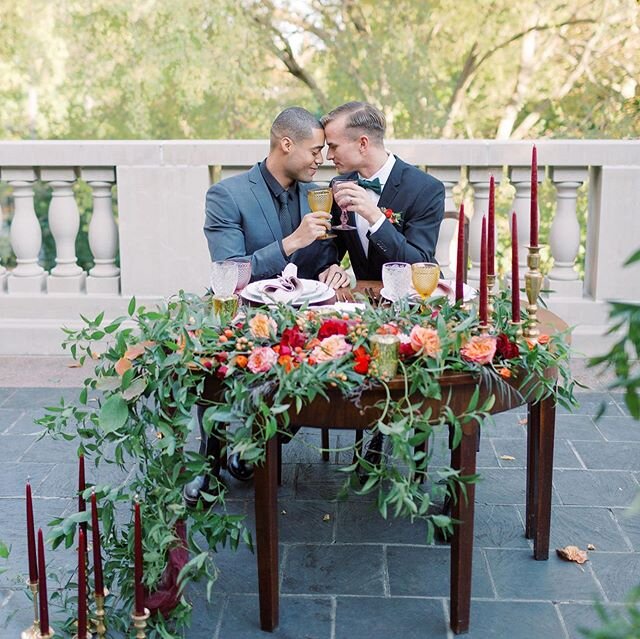 No Sunday scaries here!! We are too busy reminiscing about one of our favorite wedding shoots with @weddingwire last year! ⁠⠀
⁠⠀
Everything about this wedding design was a dream! We lots of bold blooms and romanticly draping greenery! ⁠⠀
Swipe to swe