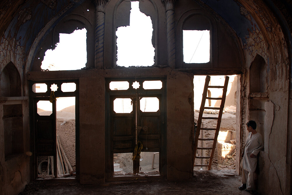  An Afghan boy stands inside an old synagogue undergoing renovation in the old part of Herat city, north east of Kabul, 17 September 2007. AFP PHOTO/MASSOUD Hossaini   