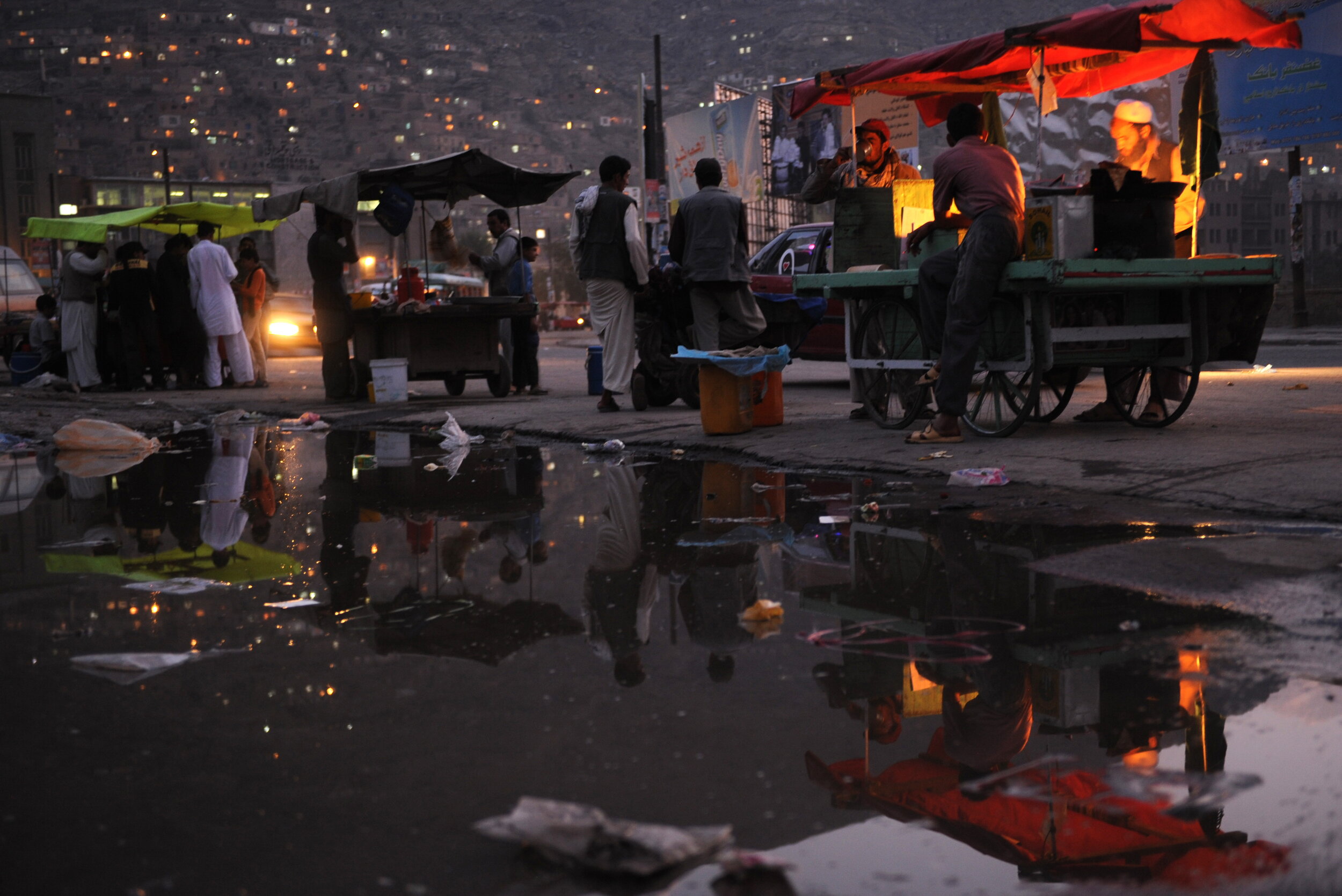  Afghan men break their fast at the time of iftar, during the holy month of Ramadan in Kabul on September 1, 2009. Islam’s holy month of Ramadan is calculated on the sighting of the new moon.  AFP PHOTO/MASSOUD Hossaini   