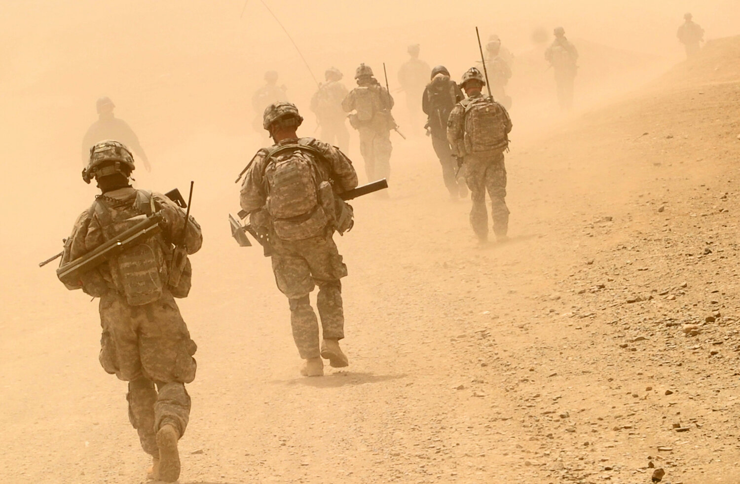  US Army soldiers from 1st Platoon Alpha Company 3-187 3BCT 101 Airborne walk during an early morning patrolling in Yosef Khel district of Paktika province on April 3, 2010.  AFP PHOTO/MASSOUD Hossaini 