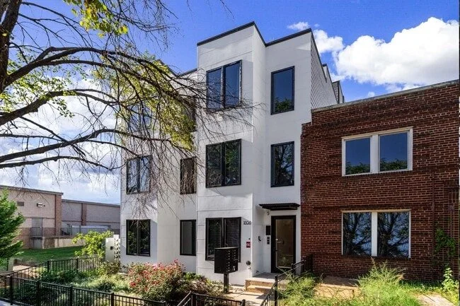 the-balwire-apartments-washington-dc-primary-photo.jpeg