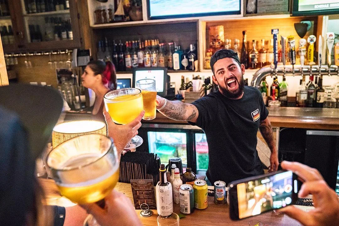 10Barrel-cheers.jpg
