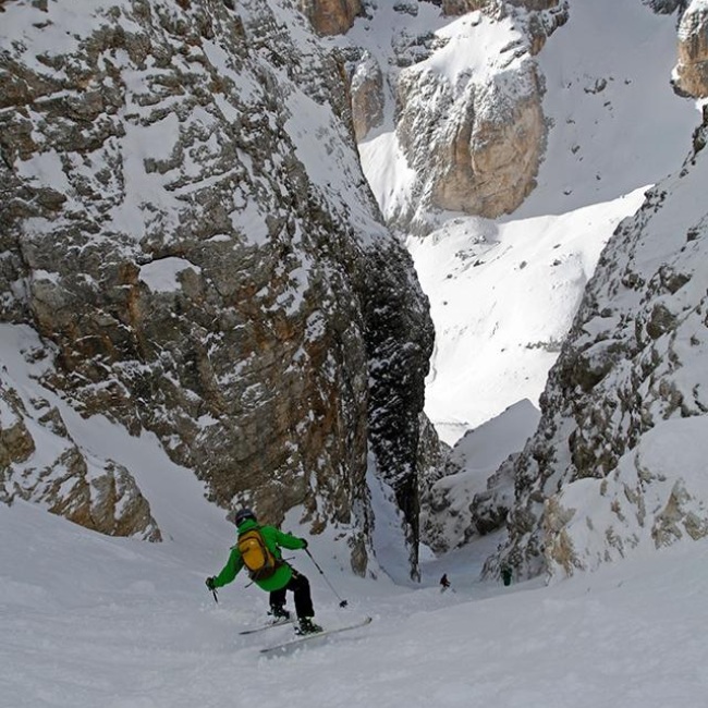 Skiing Italy couloir Dave Simpson Verde Brand Communications.jpg