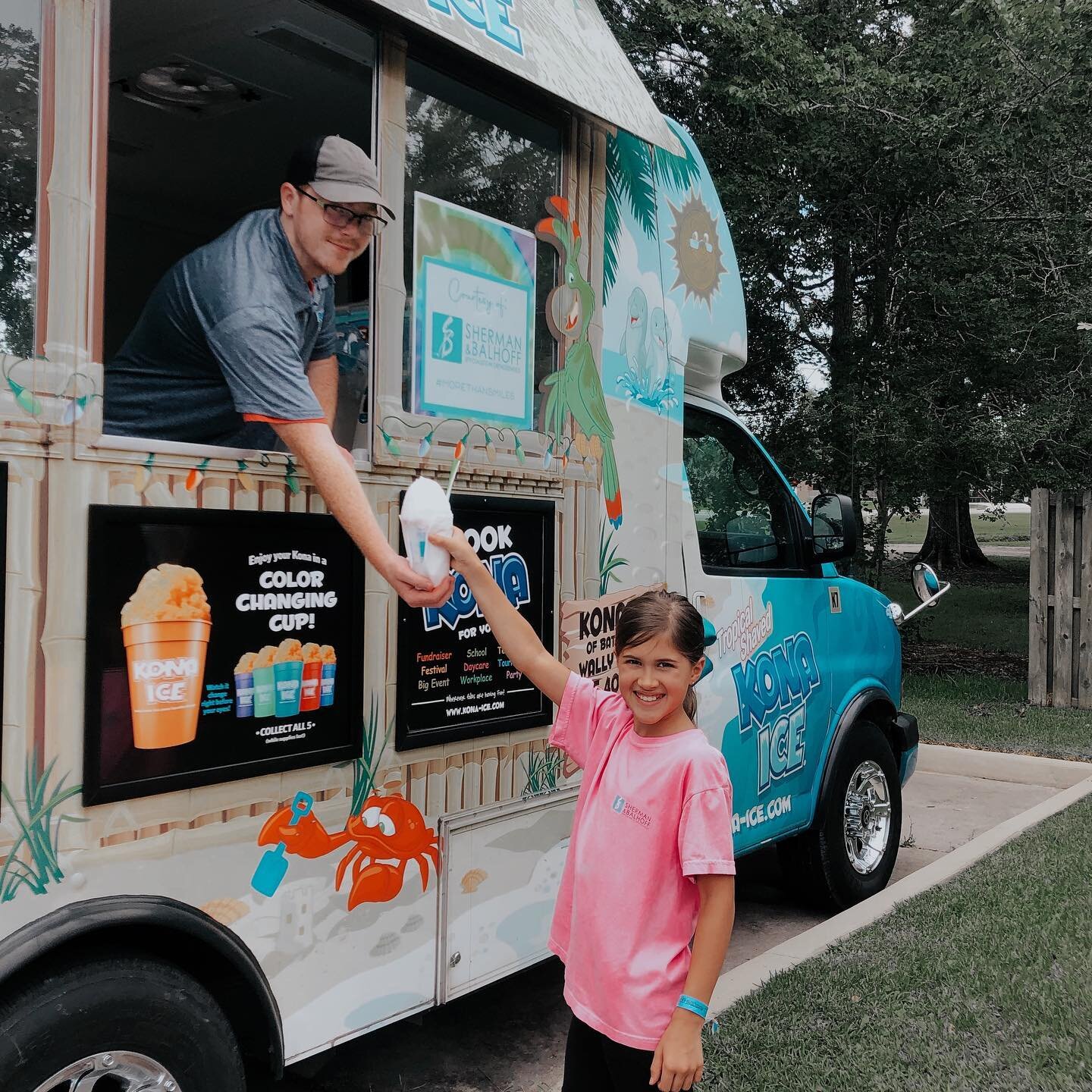 FREE SNOWBALLS TODAY!! 🎉🎉🎉Have a summer treat, on us. Today at our office in Central, come grab a free snowball from the @konaicebr truck. It will be at our office from 1:30-3:30 🙌🙌🙌 #MoreThanSmiles