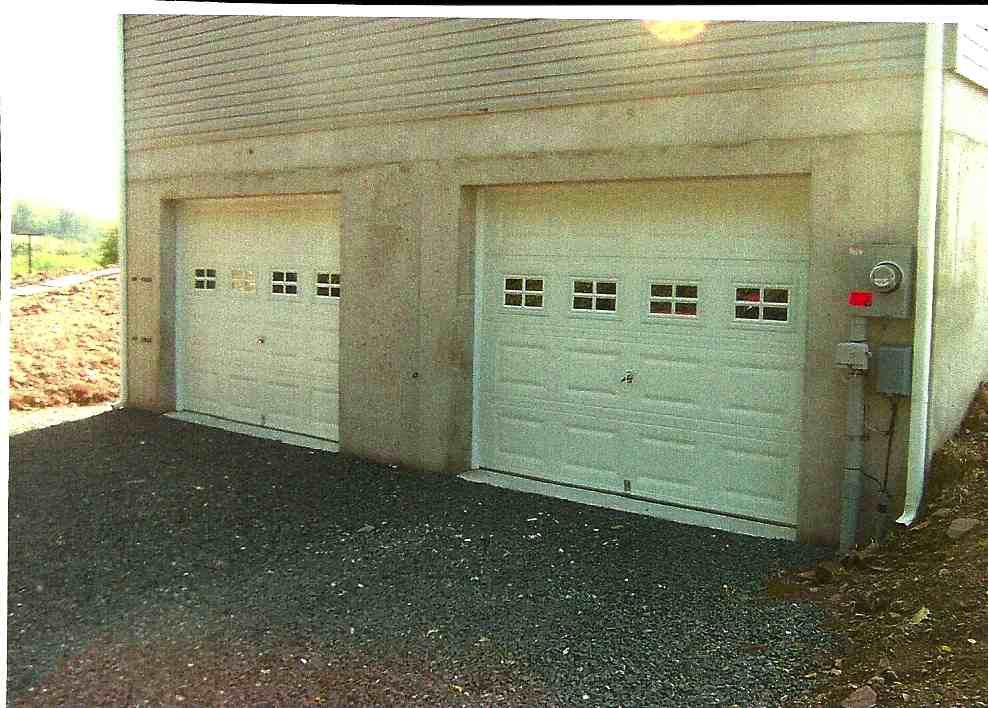 grid windows garage door.jpg