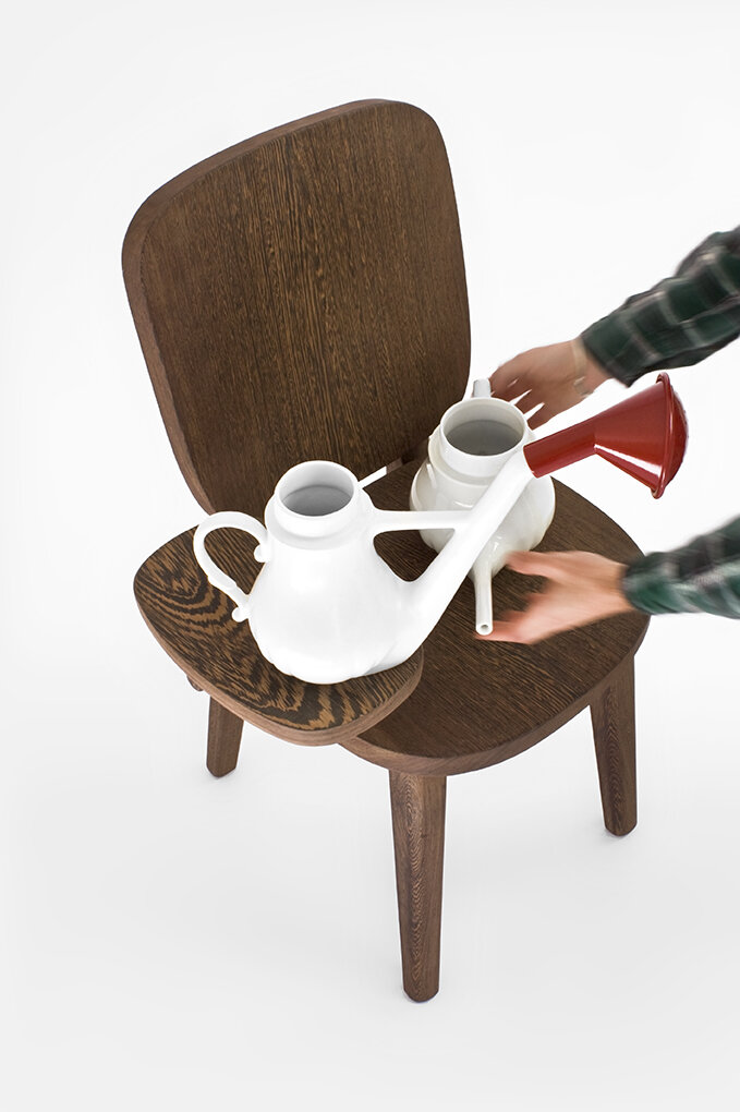BACK HOME_WAITRESS ARMCHAIR WITH SWAN _PHOTO FEDELE ZAMINGA.jpg