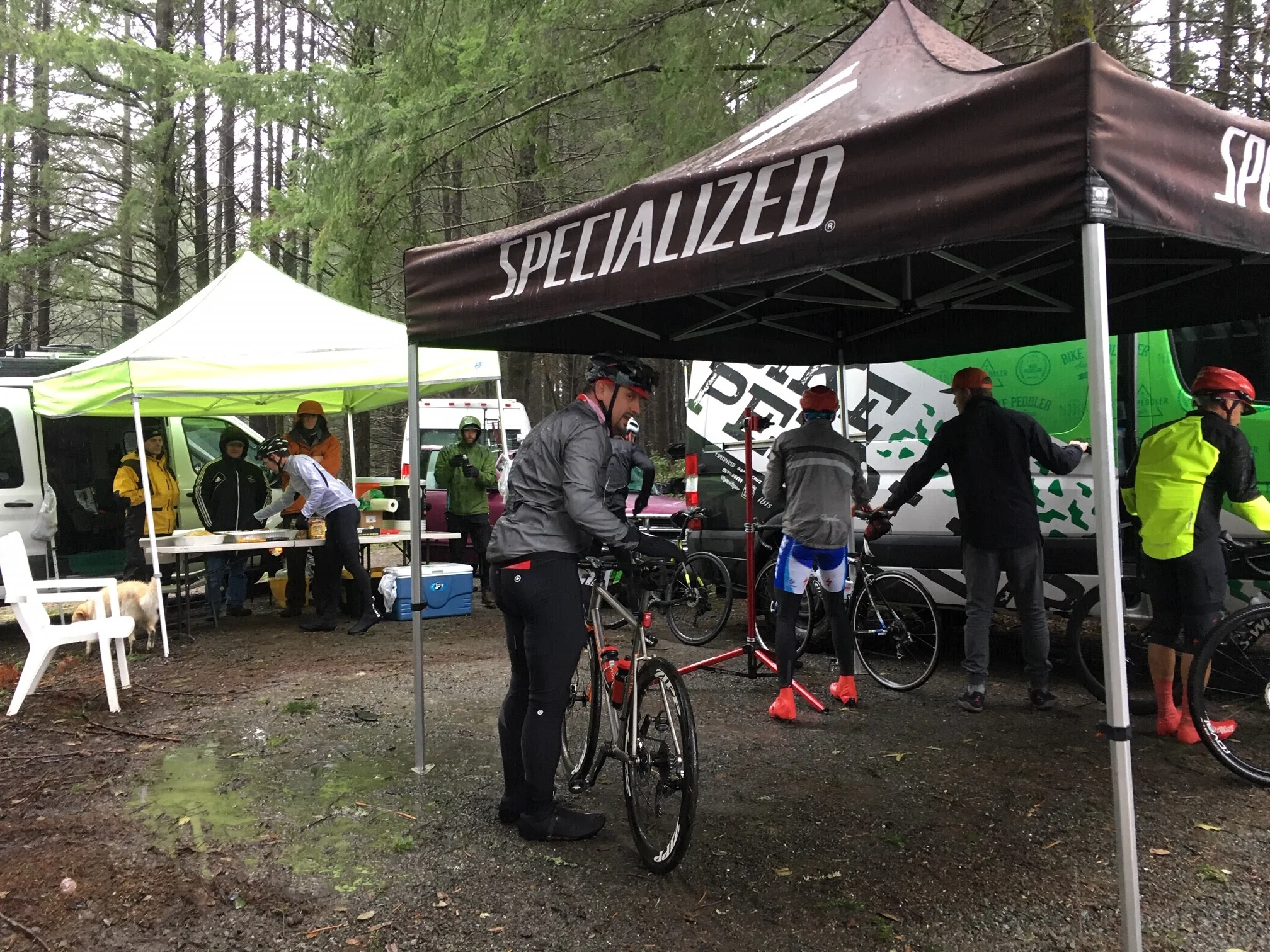 The aid station and the mechanic “shop.”
