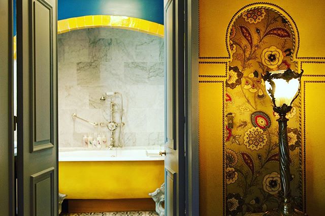 What a way to start the day 🛁
@lhotel_paris @curioushotels .
.
.

#travelblogger #bathroomgoals #luxuryhotels #travels #travelphotography #travellingthroughtheworld #traveltheworld #hotelinterior #bath #bathroomdesign #paris #parishotel #interiordes