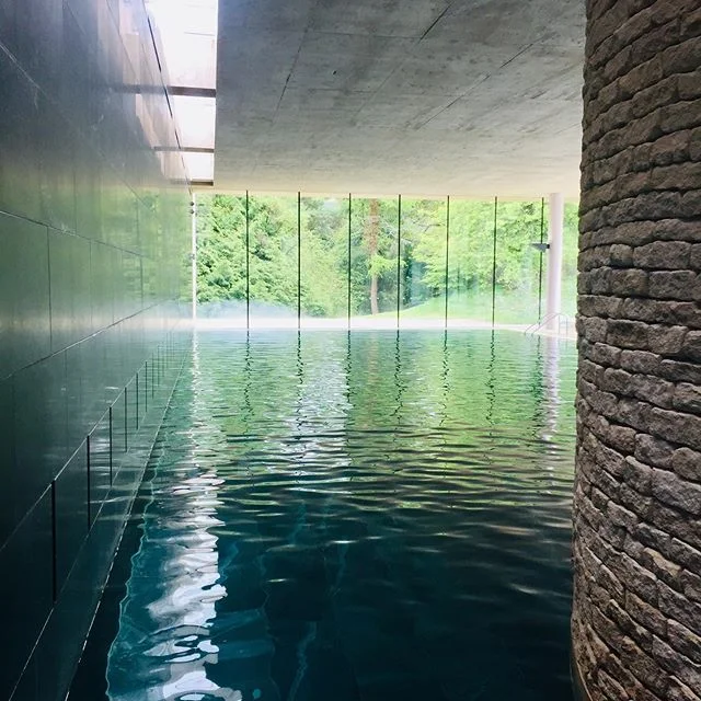 What a way to start the day @cowleymanor @curioushotels .
.
.
#poolsofinstagram #travelgram #travelblogger #travel #weekendvibes #weekendsaway #countryhousehotel #weekendgetaway #awakethesoul #spa #spawithaview #relax #lovetotravel #takemethere #beau