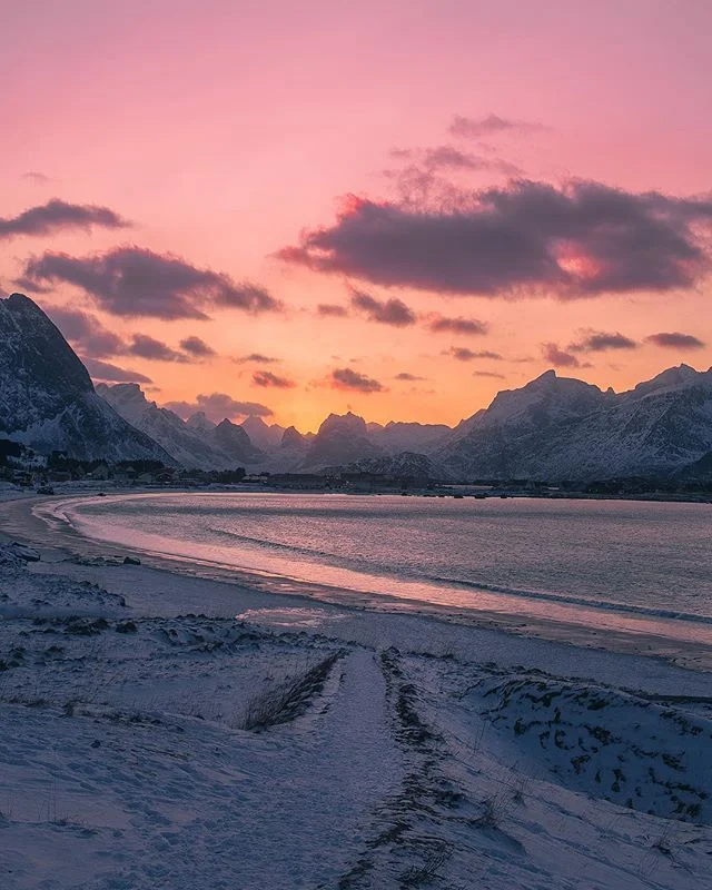Arctic sunset at Ramberg beach in @Lofoten🌄🙌🏻