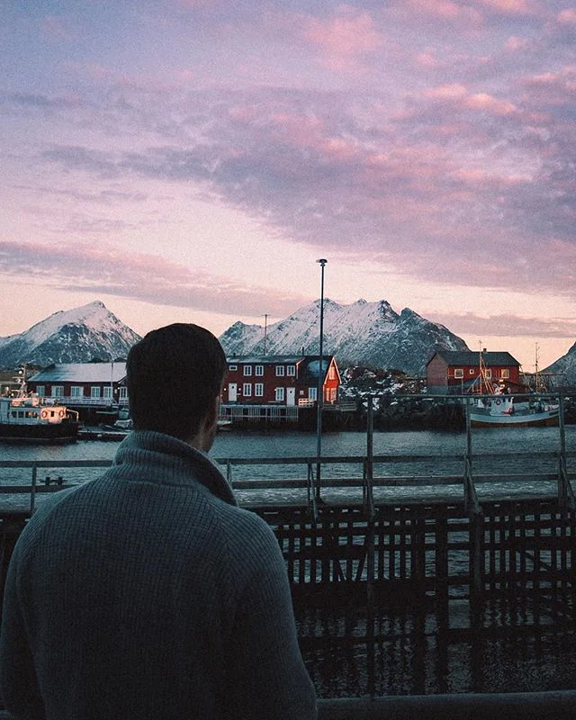 Surrounded by mountains in @Lofoten🏔
Mornings here is the best!💆🏻&zwj;♂️