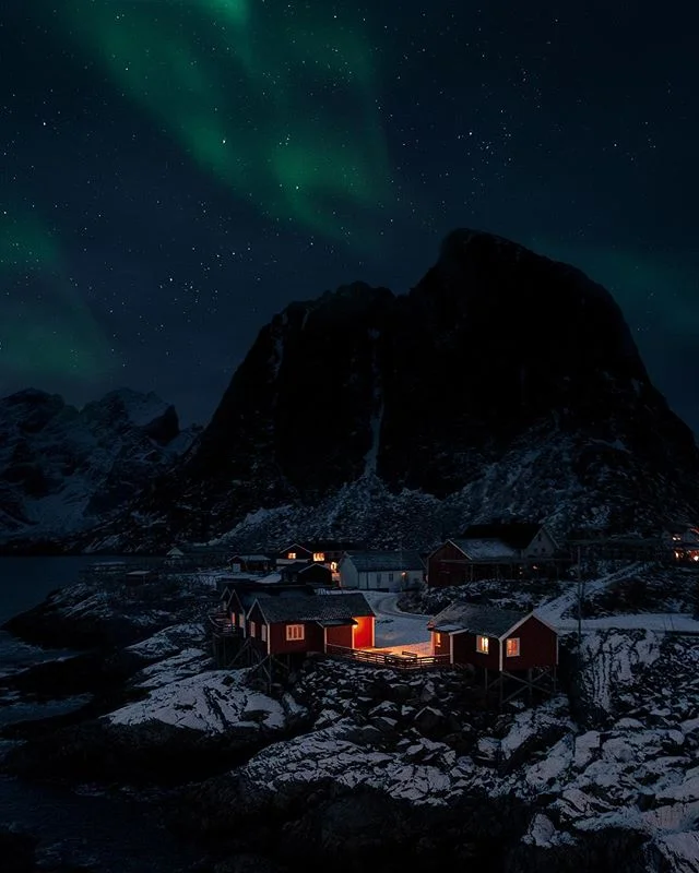 Magical nights in @Lofoten 🙌🏻
Northern lights dancing above my favourite place, Hamn&oslash;y ⚓️