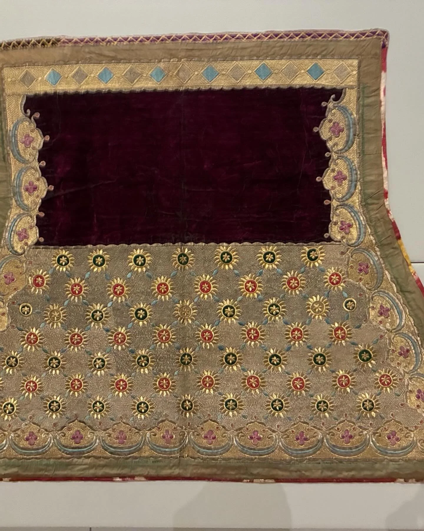 Still reeling from the beauty of this collection (a tiny part of which I&rsquo;m posting) of ancient textiles for horses at the Textile Museum in D.C&hellip;given by old and wonderfiul friends: Jusy Brick FReedman and her husband Alan Freedman❗️