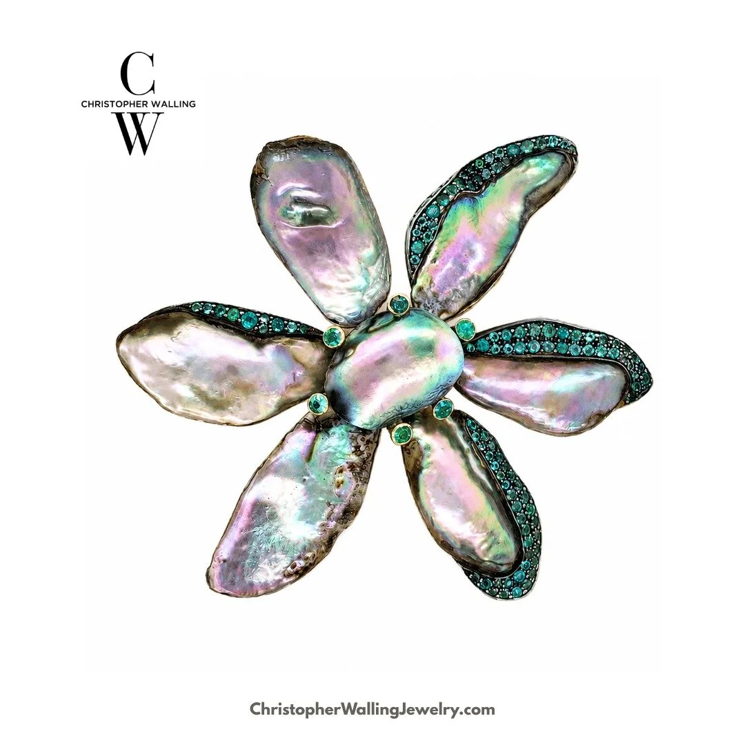 It took me years to fully understand that so very many gems...come in all the colors of the rainbow. Pearls are among them‼️ Nota Bene: I NEVER use the shell of any pearl producing mollusk - only Pearls to which they give birth ‼️ Here, rare and irid