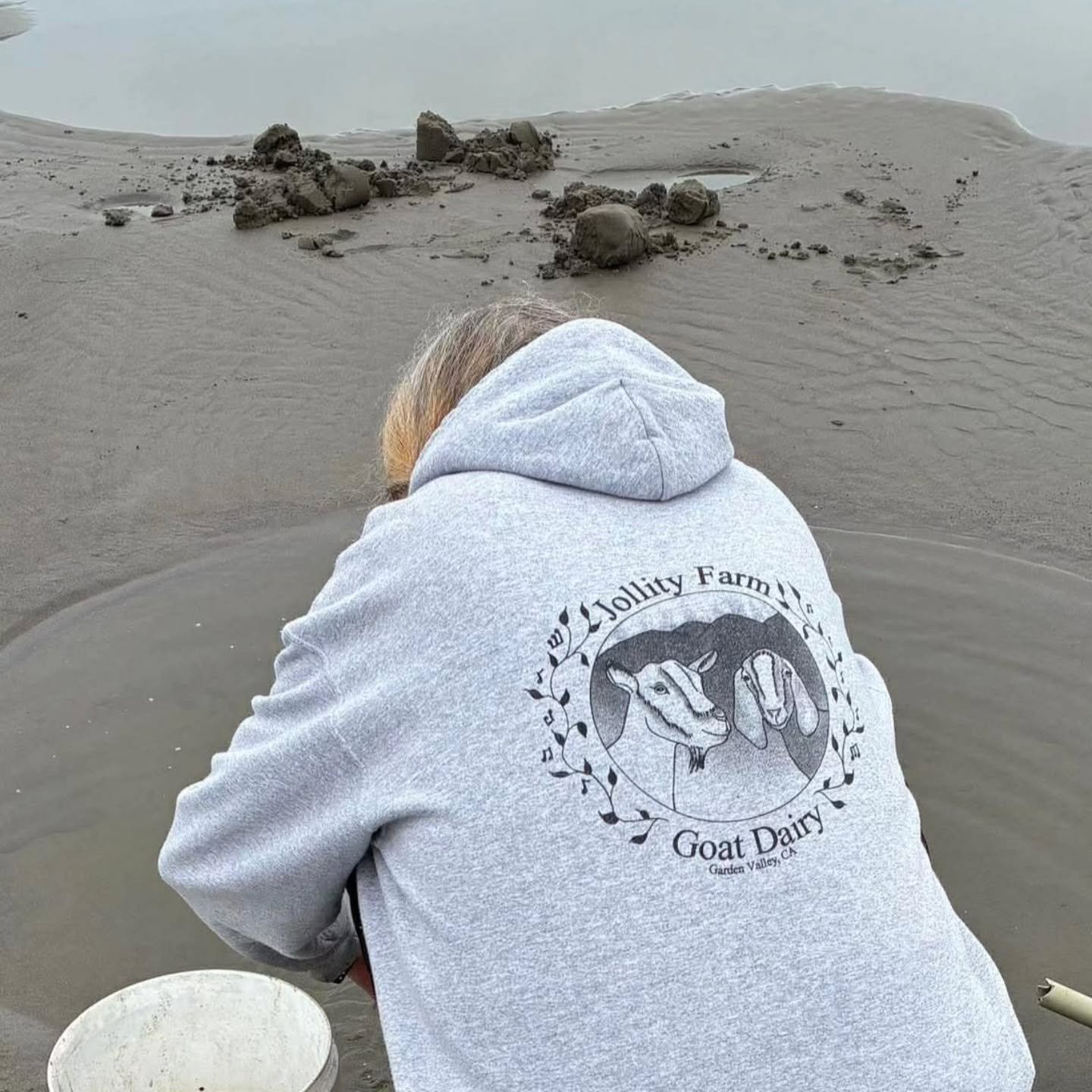 Goats on the coast! 🌊🐐

A Jollity Farm shirt was spotted digging clams on the beach in Long Beach, Washington today.

Thanks for taking our little farm on vacation with you.

If you&rsquo;re wearing Jollity somewhere fun, send us a photo. We love s