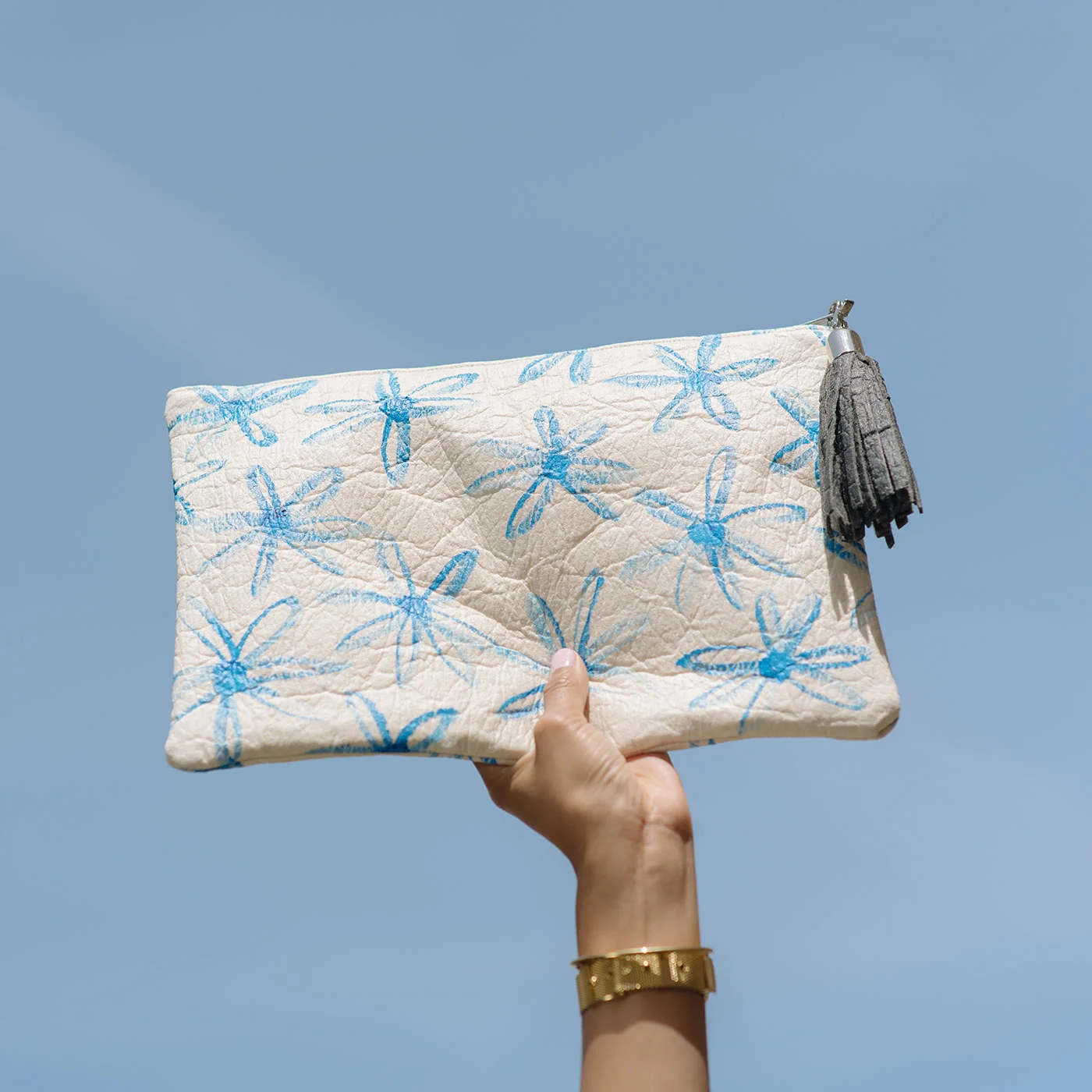 Rosairus_OversizedClutch_FlowerLines_Blue_4.jpg