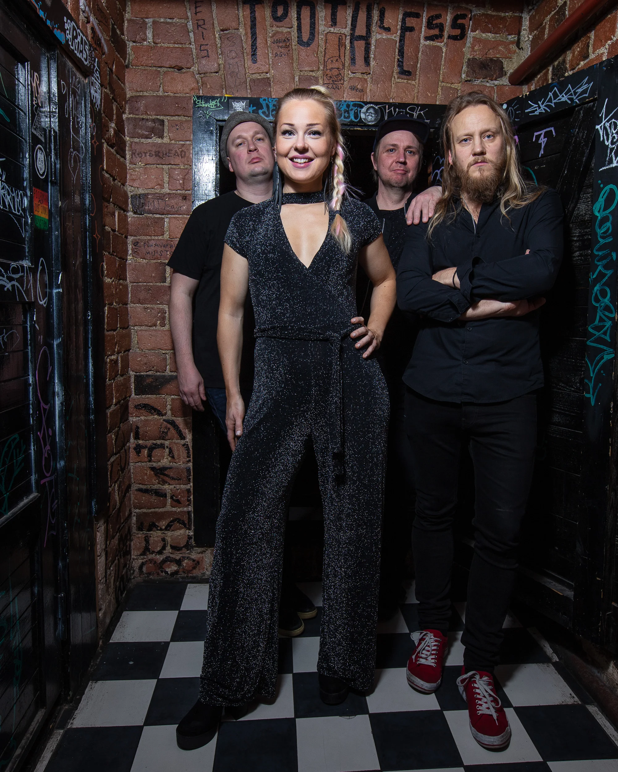 Sansa &amp; Band