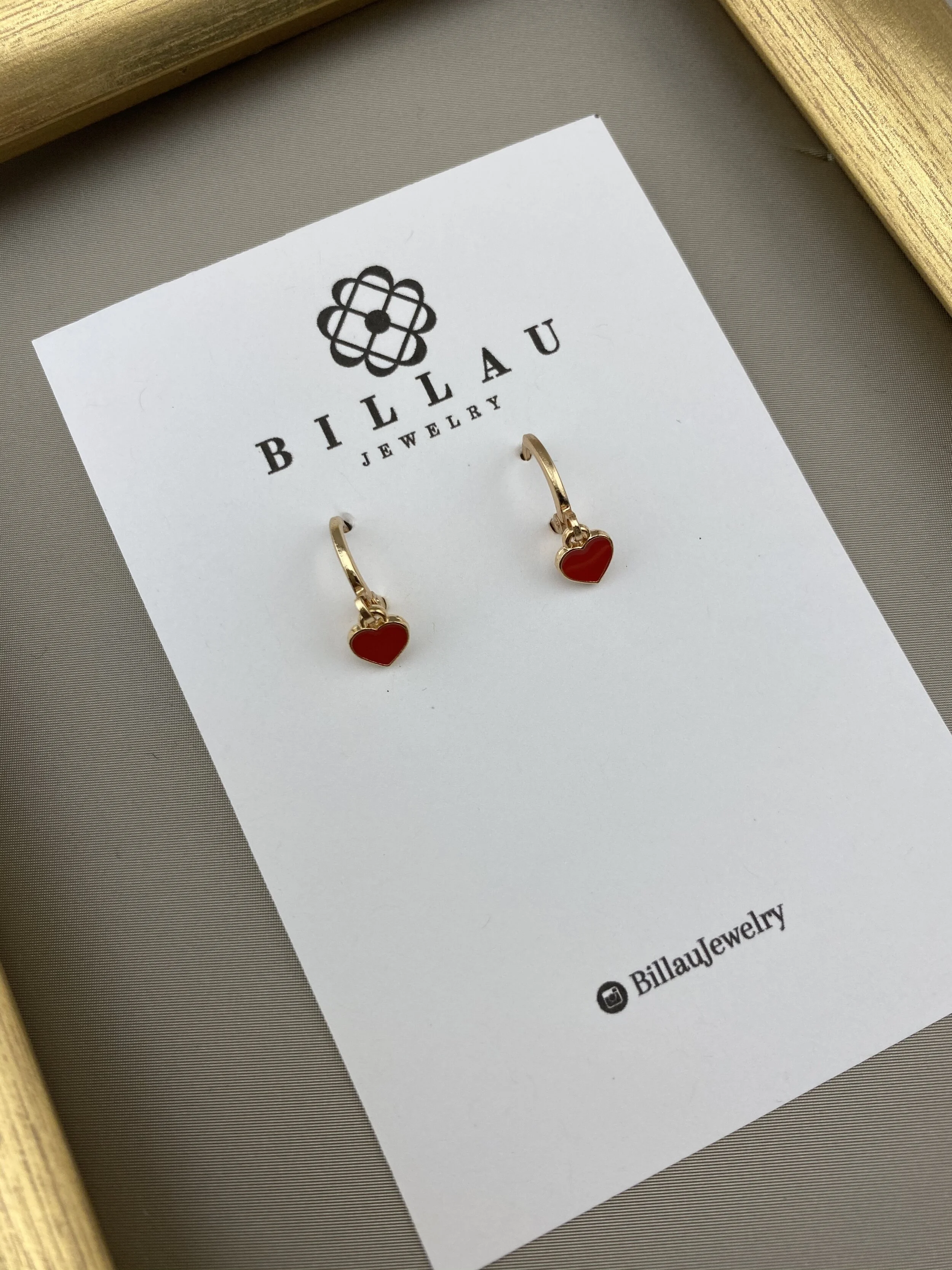 A76A3176-2CB5-4317-8BF7-E0DB2D142324