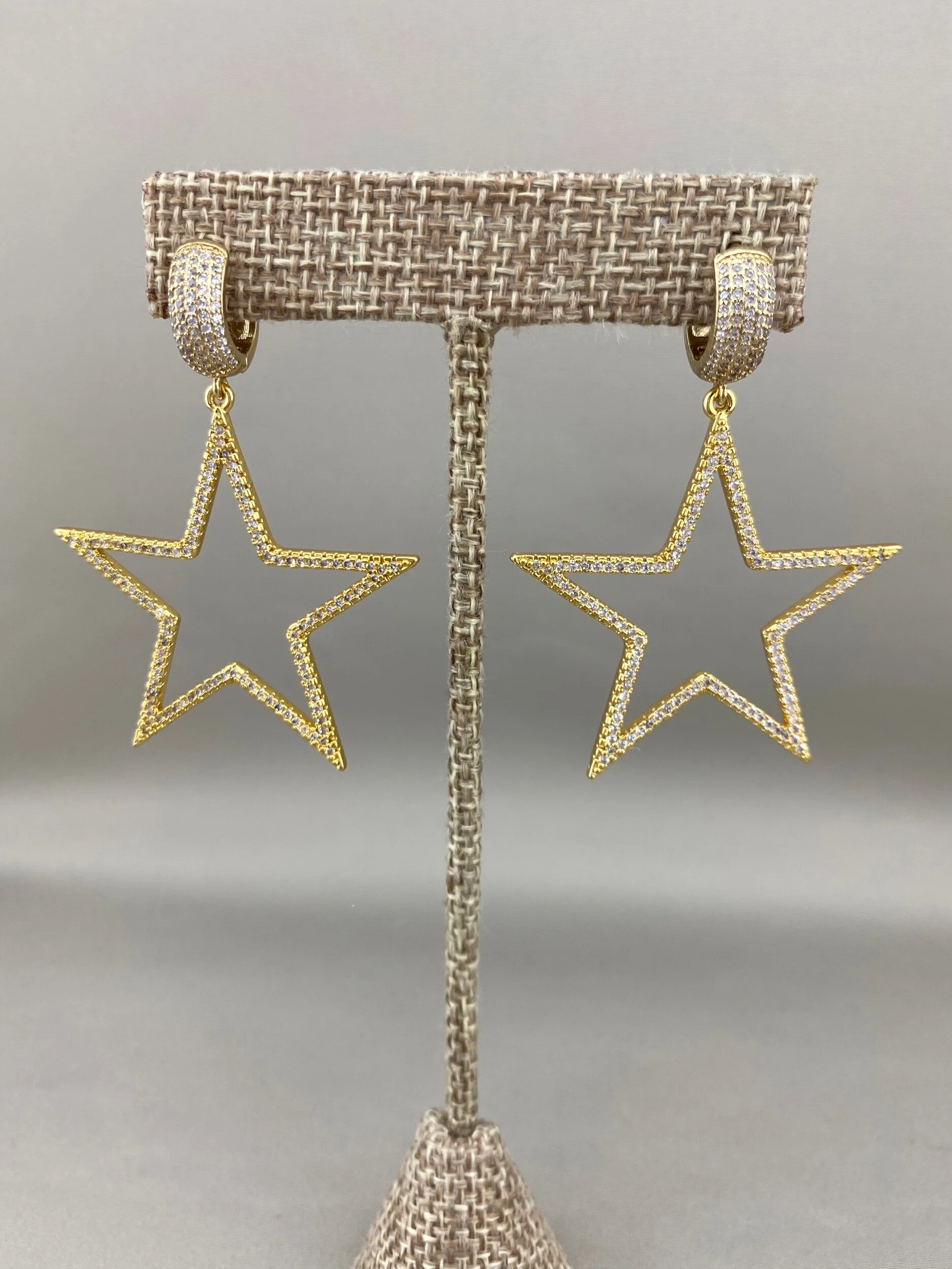 E8B06D34-0847-4827-BA79-572816FCCF70