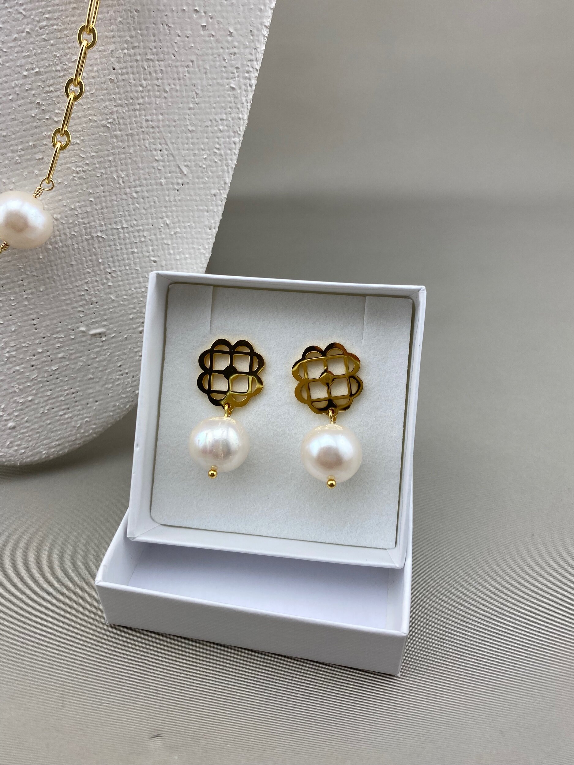 8EDFD31A-6395-42C3-B004-047297E74A95