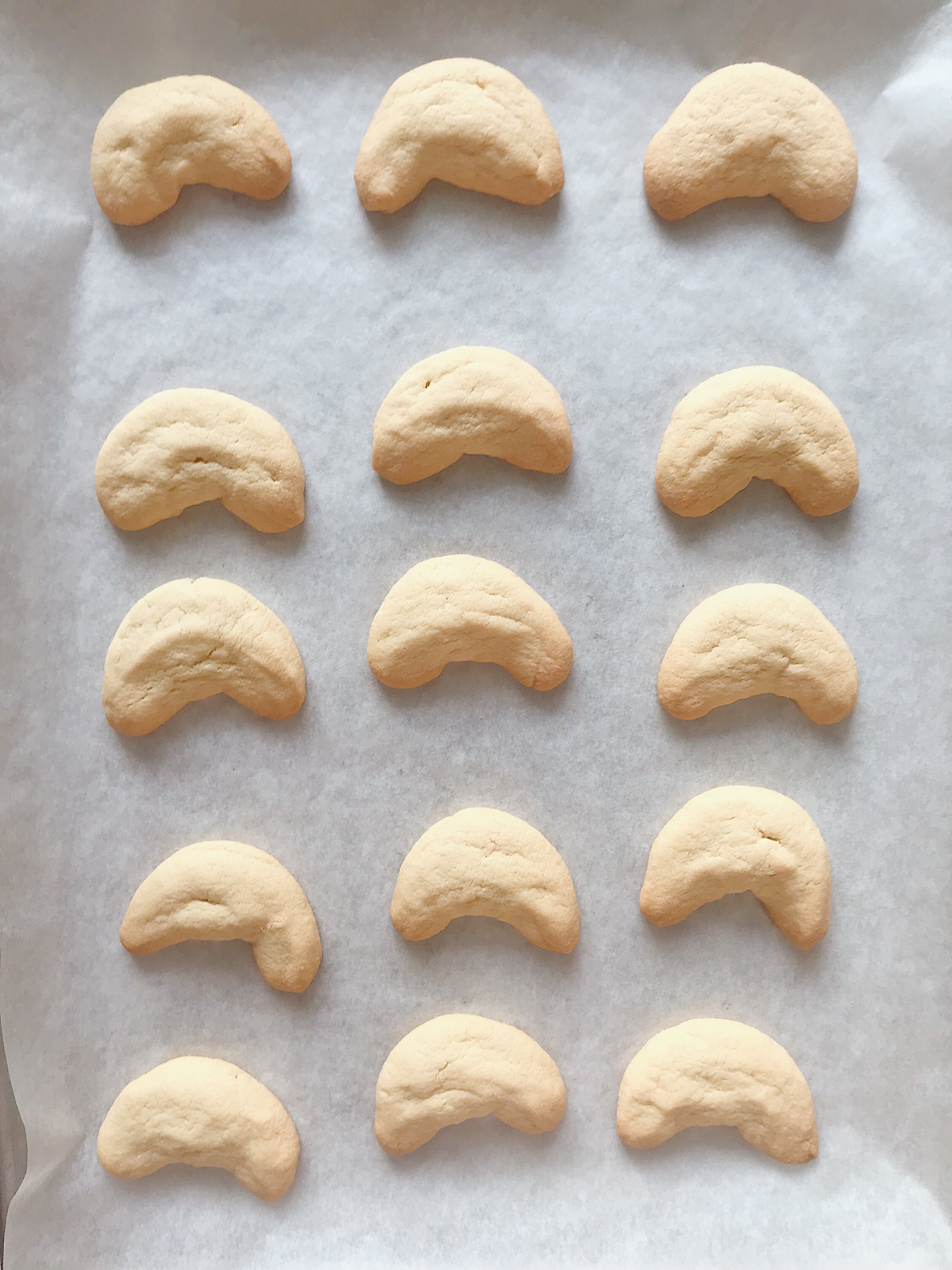 vanilla crescent cookies.