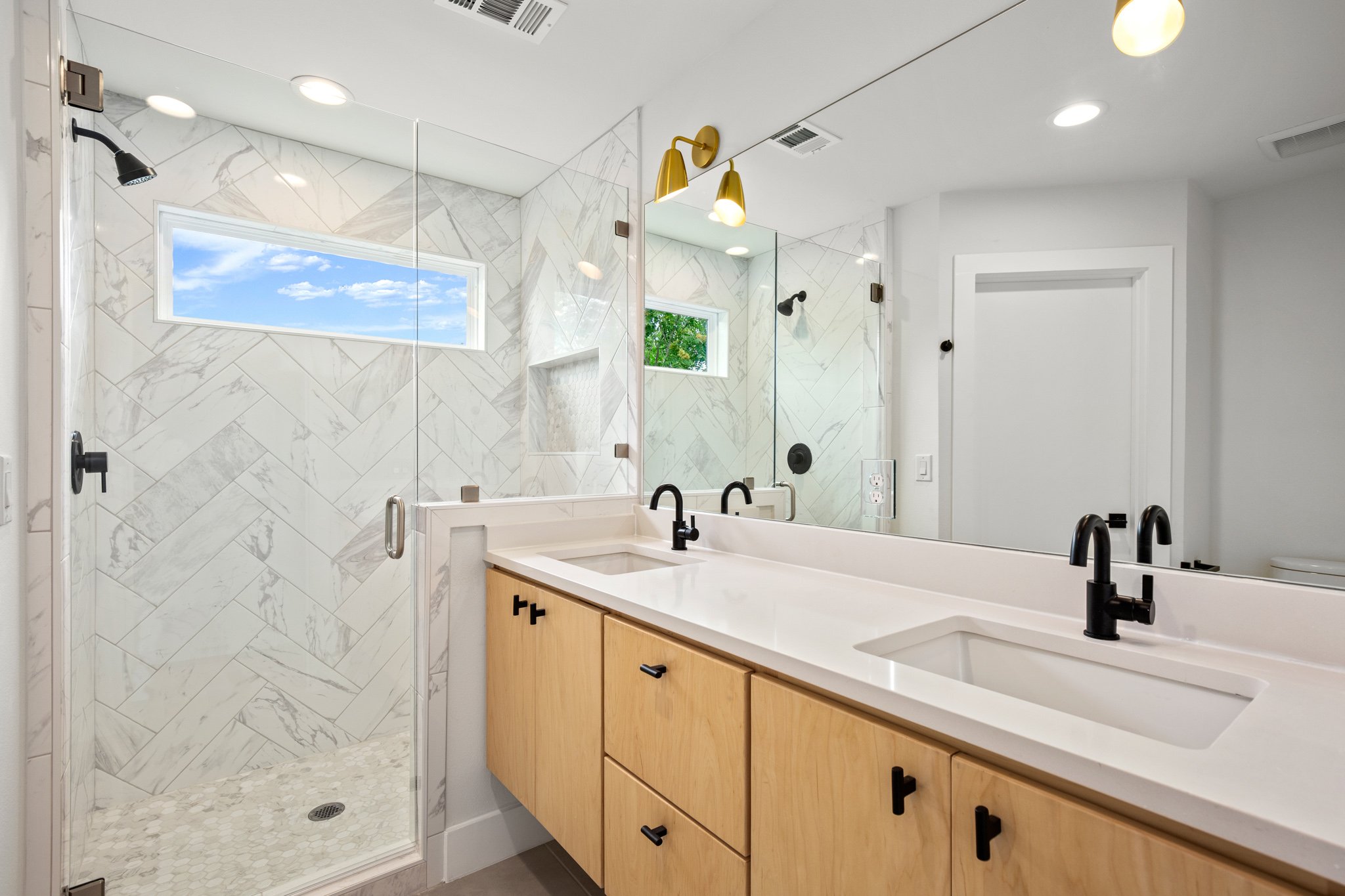 4710 Louis Unit 2 - Master Bath.JPG