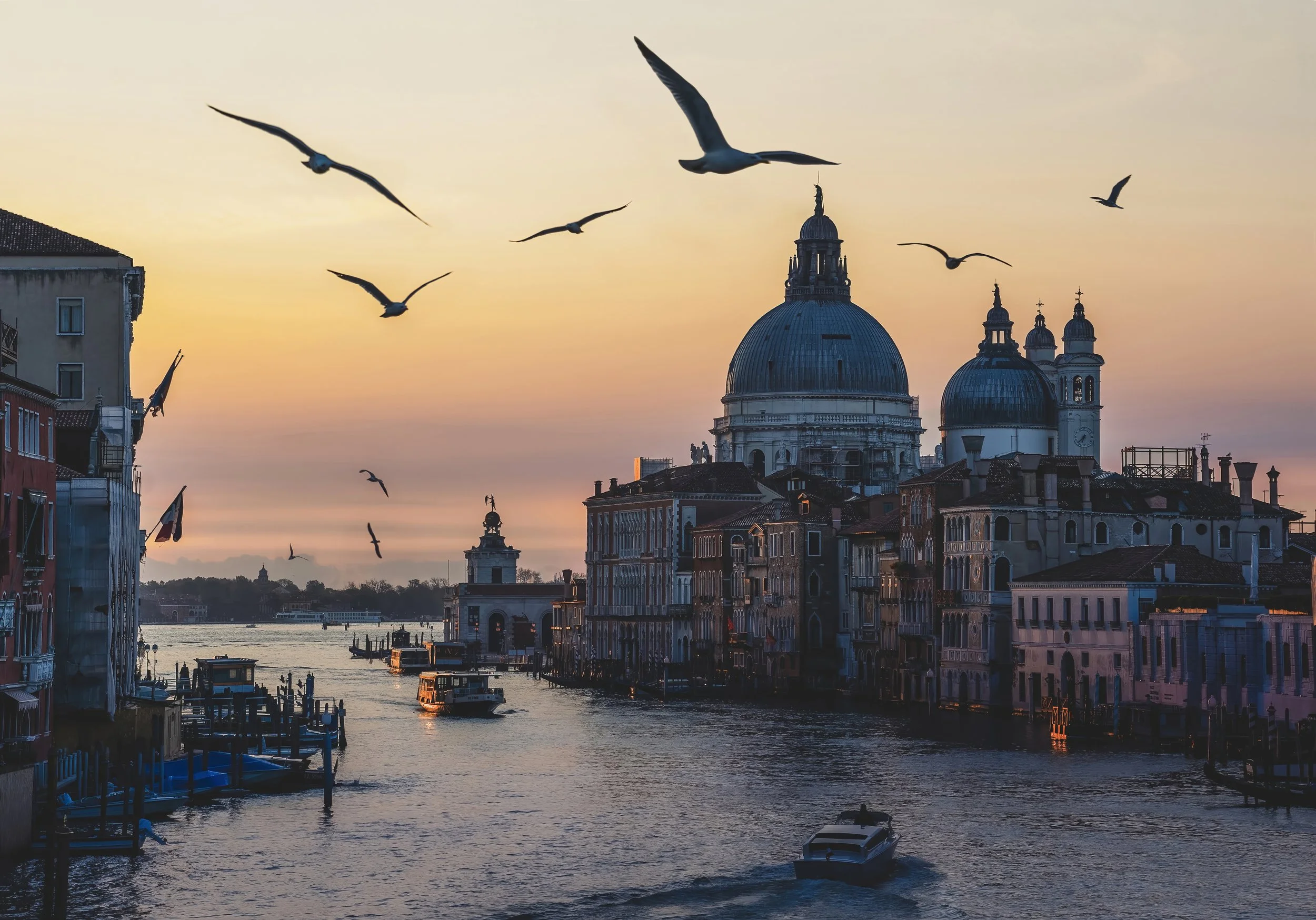 2022(04)_Apr_Eurotrip_VibesofVenezia_Final.jpg