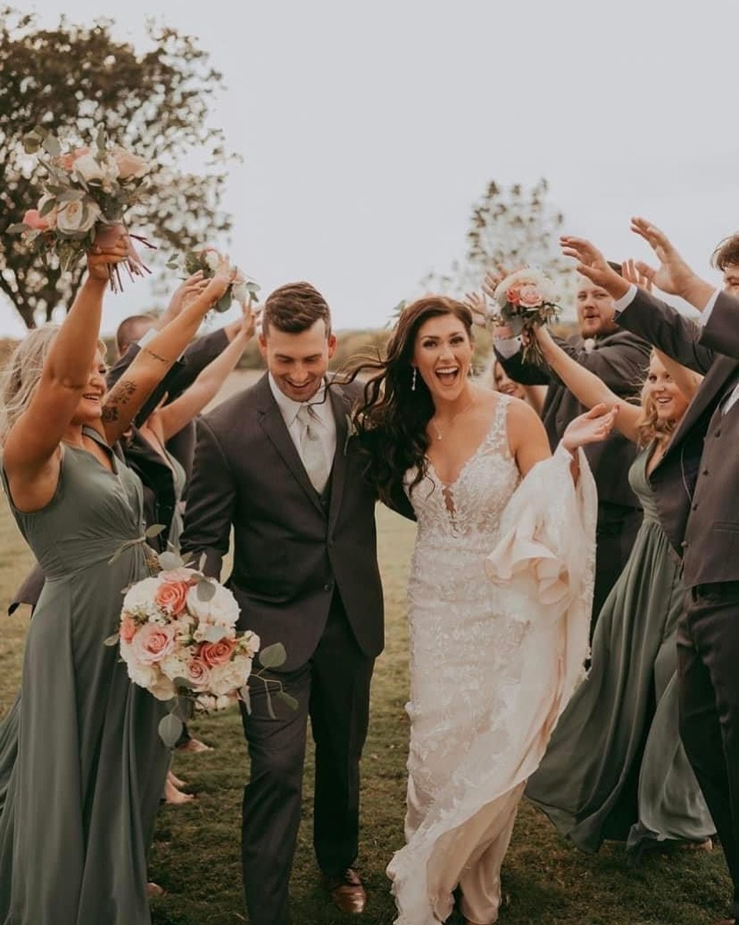 That feeling when you are finally married and enjoying your day because you hired a coordinator to take care of everything for you🤩 

#weddingcoordinator #texasweddings #weddinginspo #weddingdesign #bridetobe #bookyourvendors