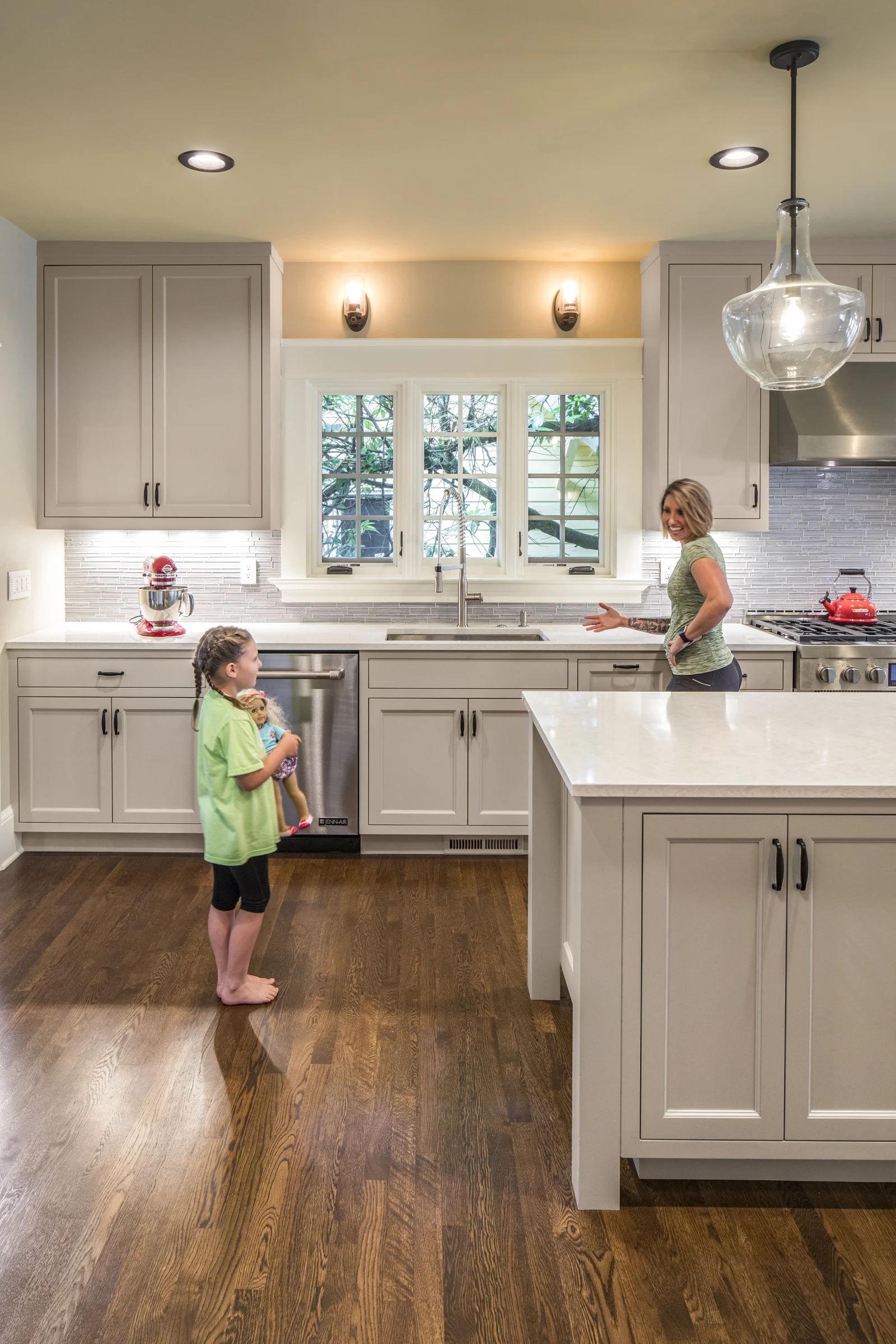 Traditional Kitchen Offers Ample Space for Family
