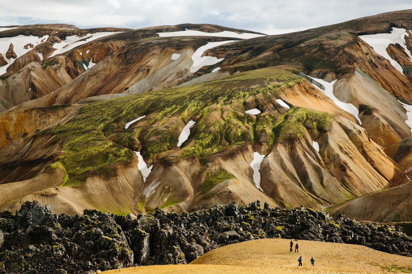 I have finally made my perfect week in Iceland guide! I first visited Iceland in 2016 and then returned last year and am ready to go back again. It's a magical place full of hot springs, waterfalls, rainbows, horses, glaciers, and painted hills. Many