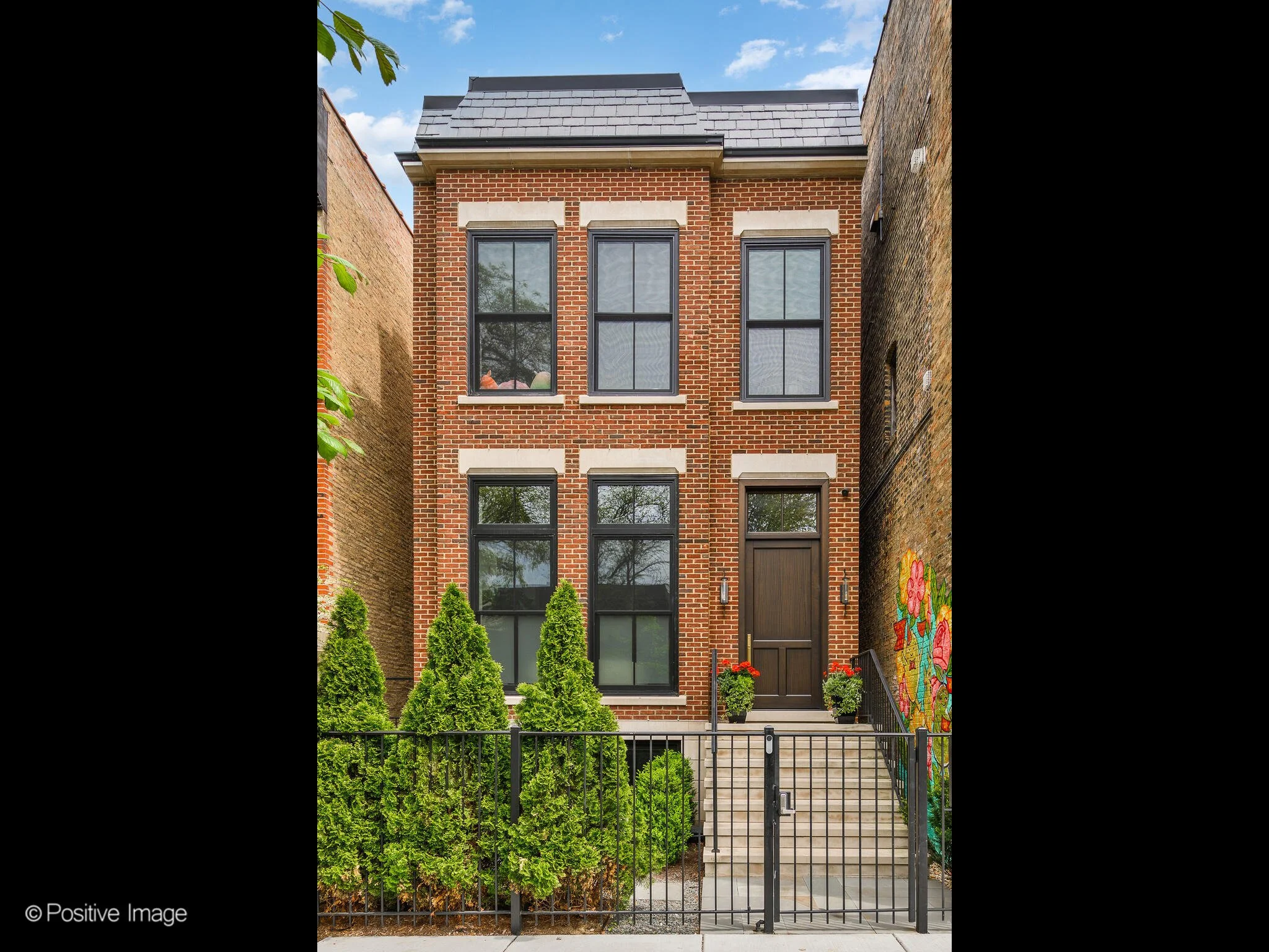 2107 N Cleveland Ave Chicago IL 60614 USA-001-018-0001-MLS_Size.jpg