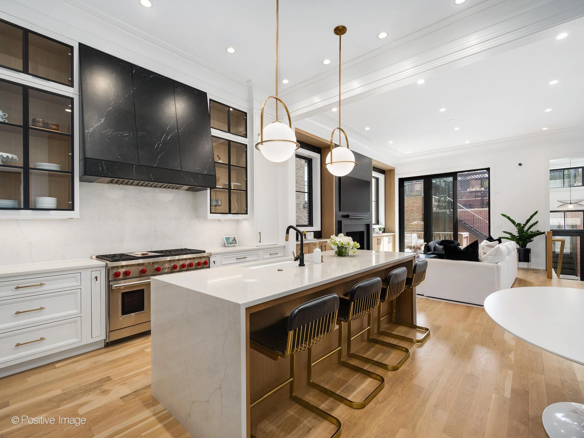 2107 N Cleveland Ave Chicago IL 60614 USA-015-053-0015-MLS_Size.jpg