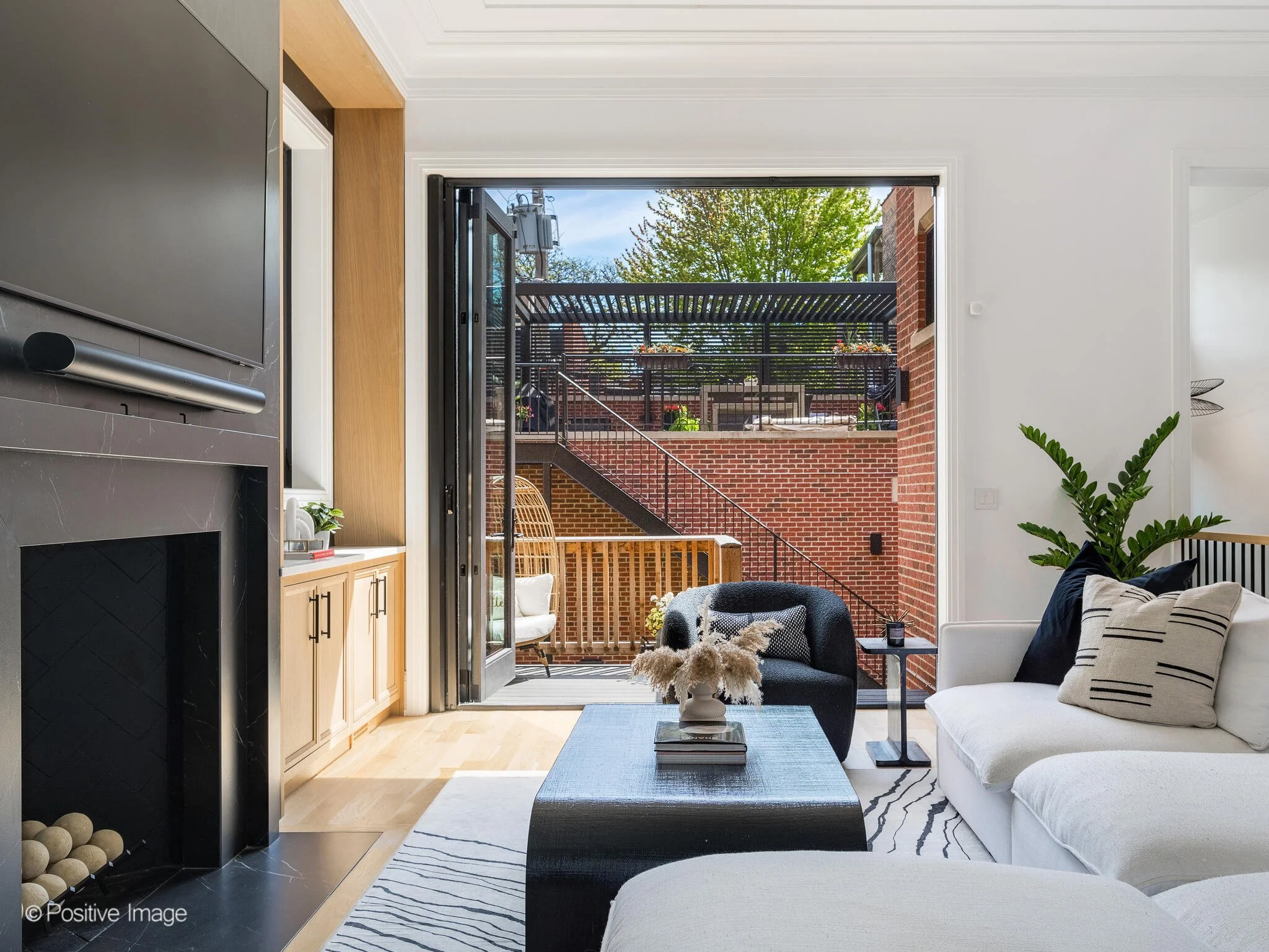 2107 N Cleveland Ave Chicago IL 60614 USA-028-059-0028-MLS_Size.jpg
