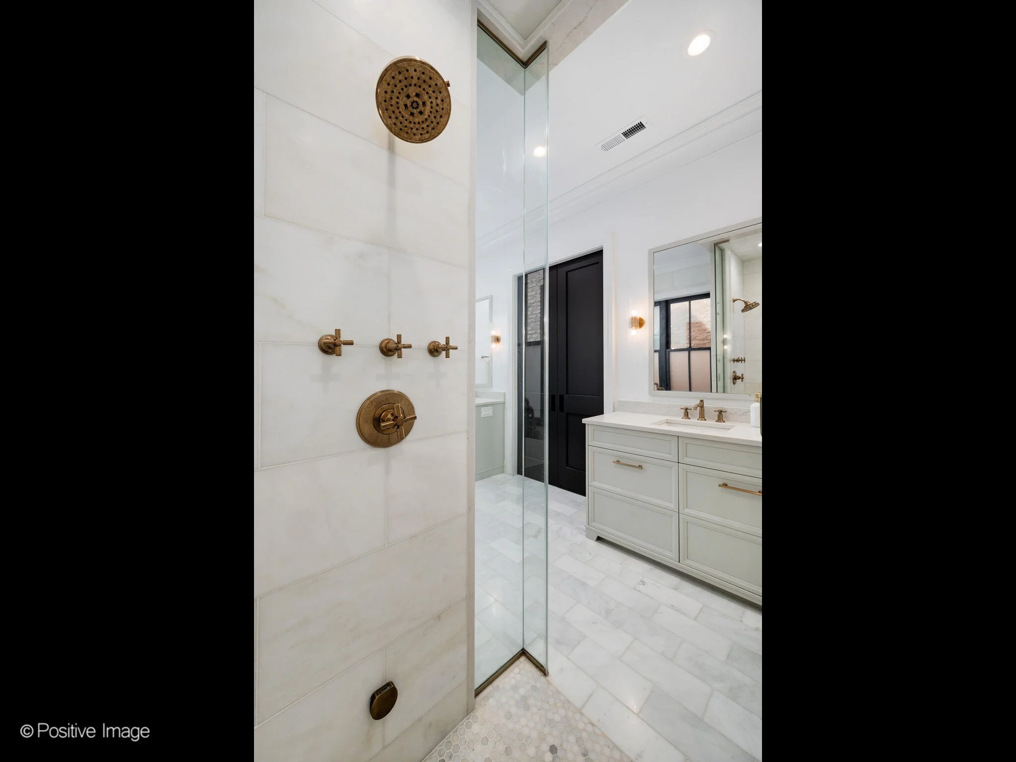 2107 N Cleveland Ave Chicago IL 60614 USA-039-024-0039-MLS_Size.jpg