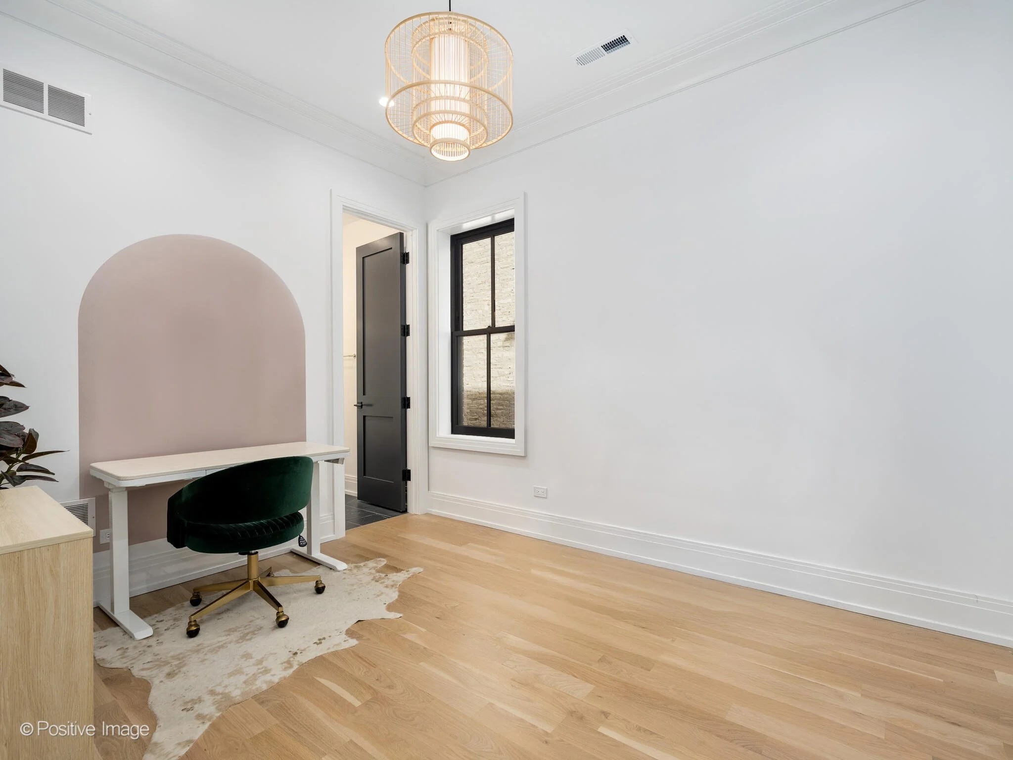 2107 N Cleveland Ave Chicago IL 60614 USA-042-044-0042-MLS_Size.jpg