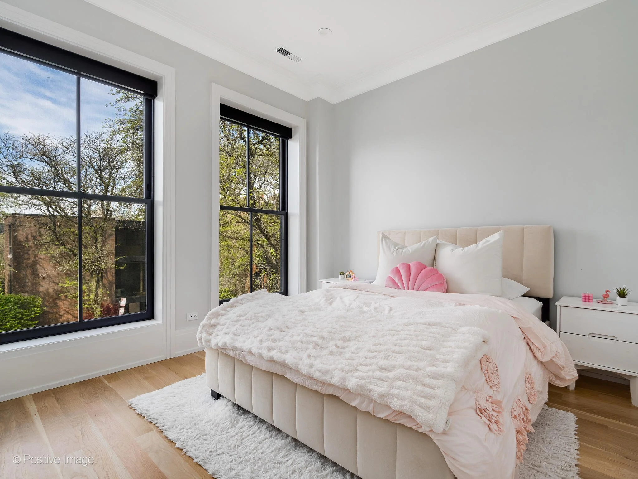 2107 N Cleveland Ave Chicago IL 60614 USA-043-062-0043-MLS_Size.jpg
